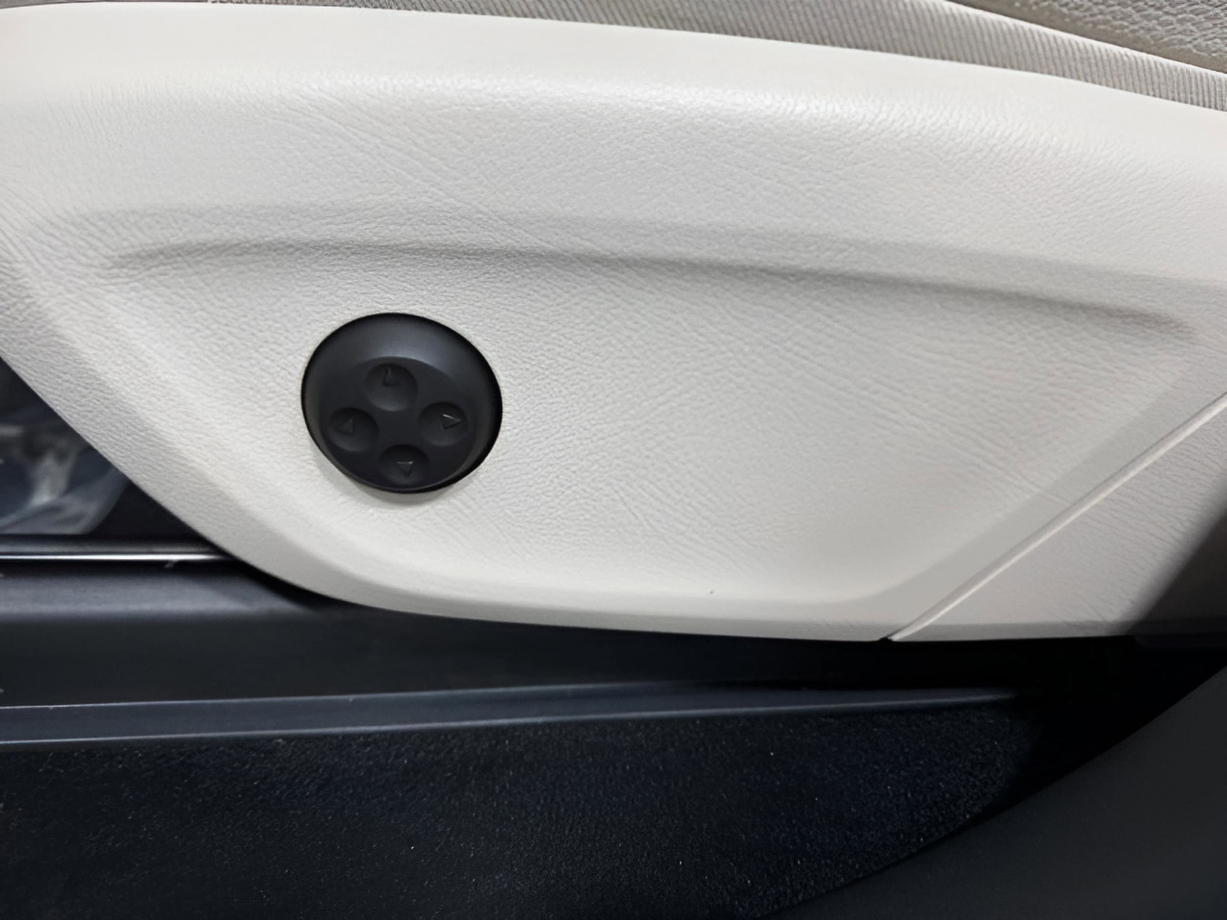 2025 Mercedes-Benz GLE GLE450 - Photo 32