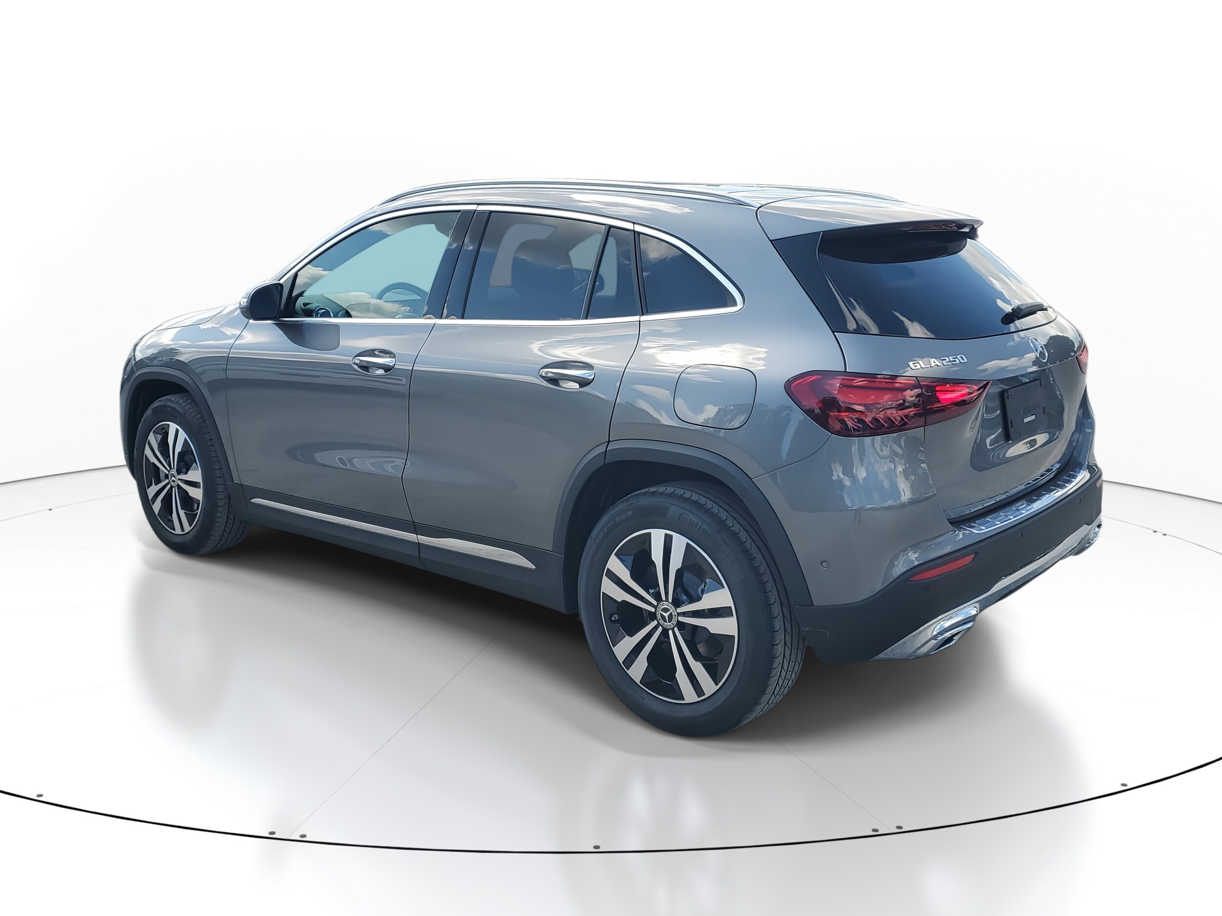 2026 Mercedes Benz GLA 250 photo 3