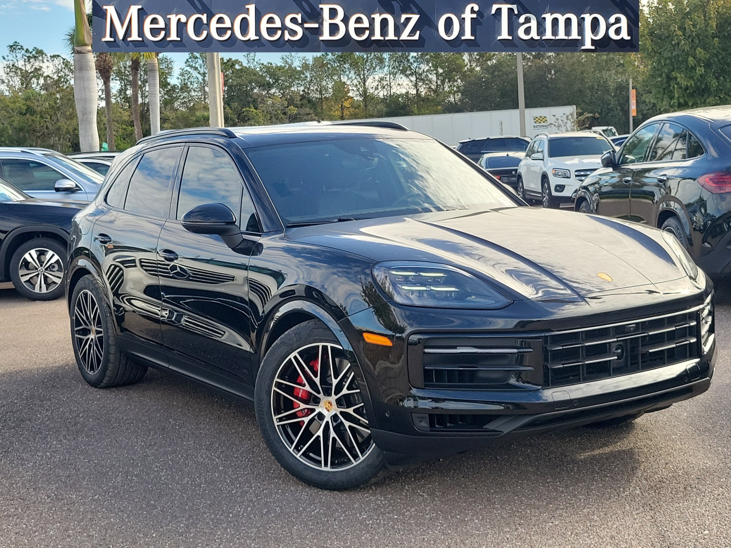 2024 Porsche Cayenne S's photo