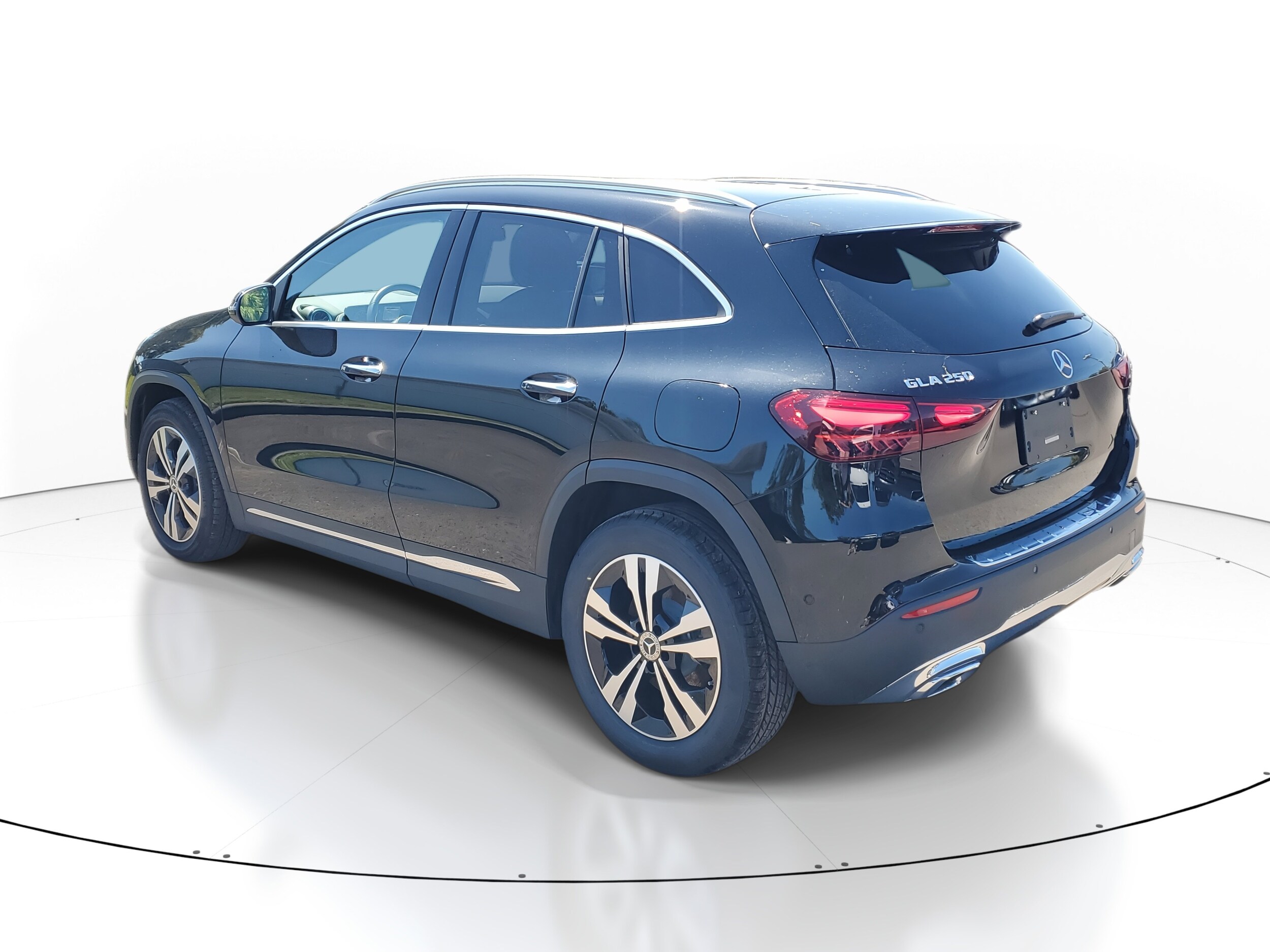 2025 Mercedes Benz GLA 250 photo 3