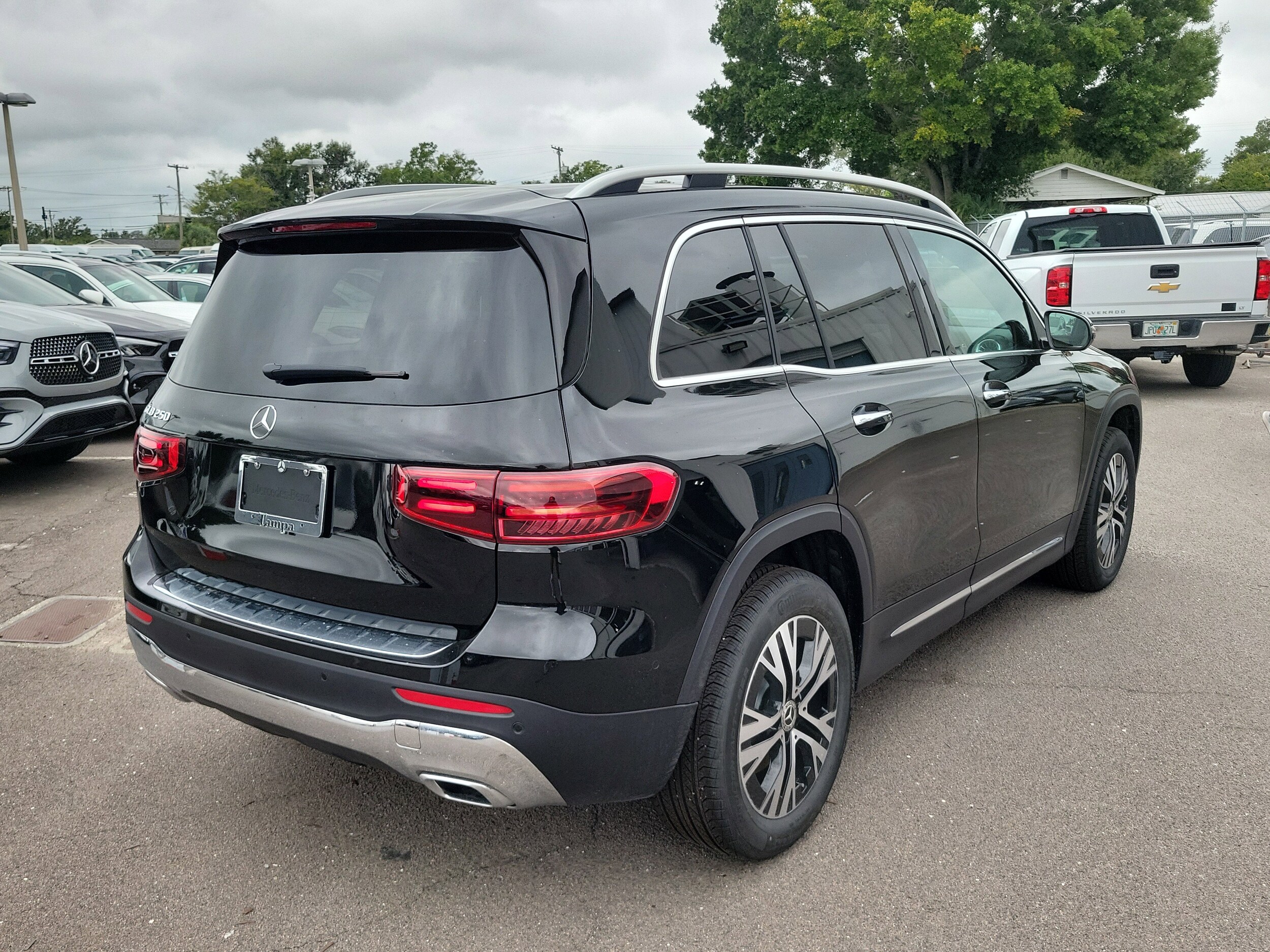 2026 Mercedes Benz GLB 250 photo 4