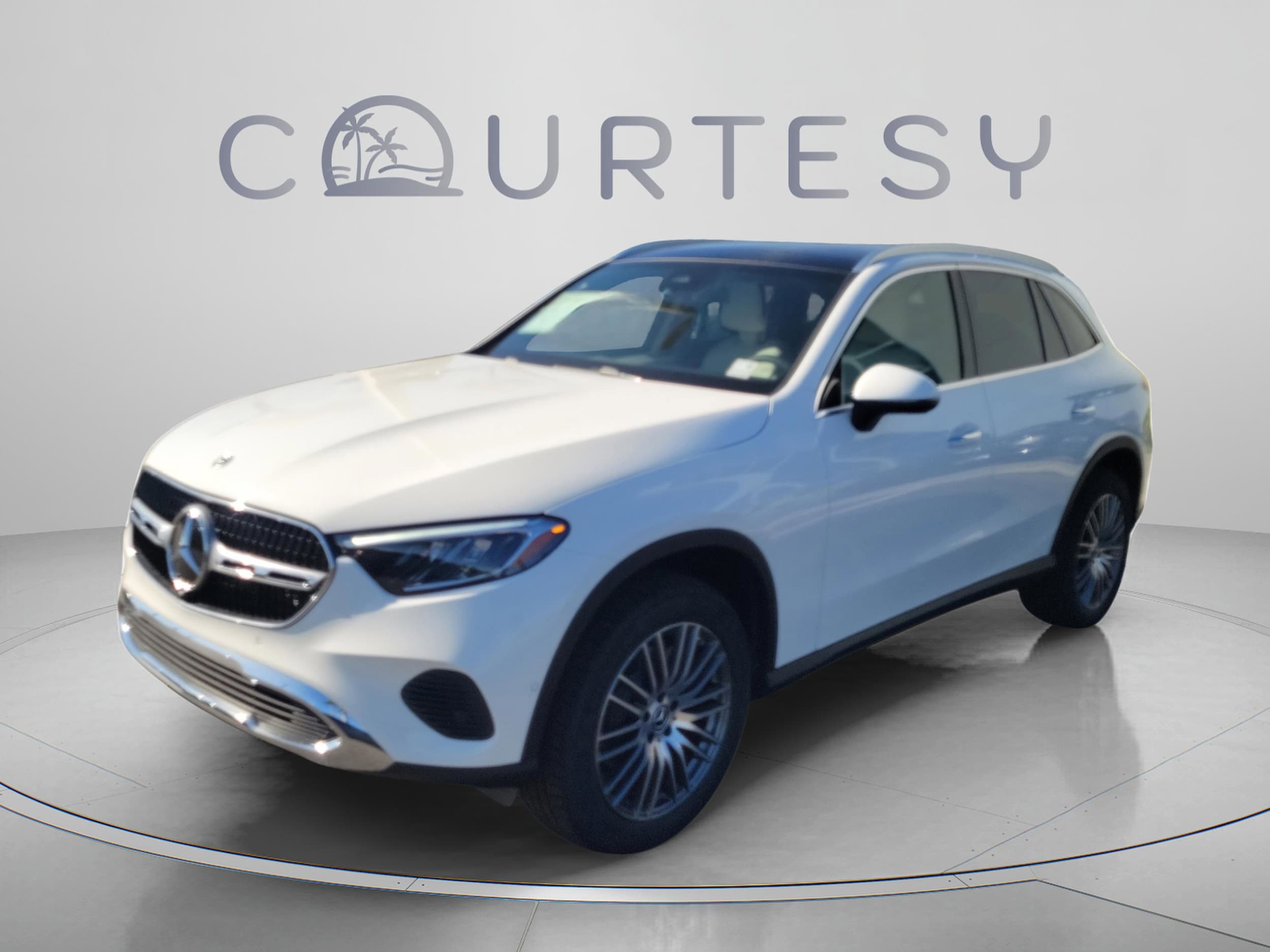 2026 Mercedes-Benz GLC GLC 300's photo