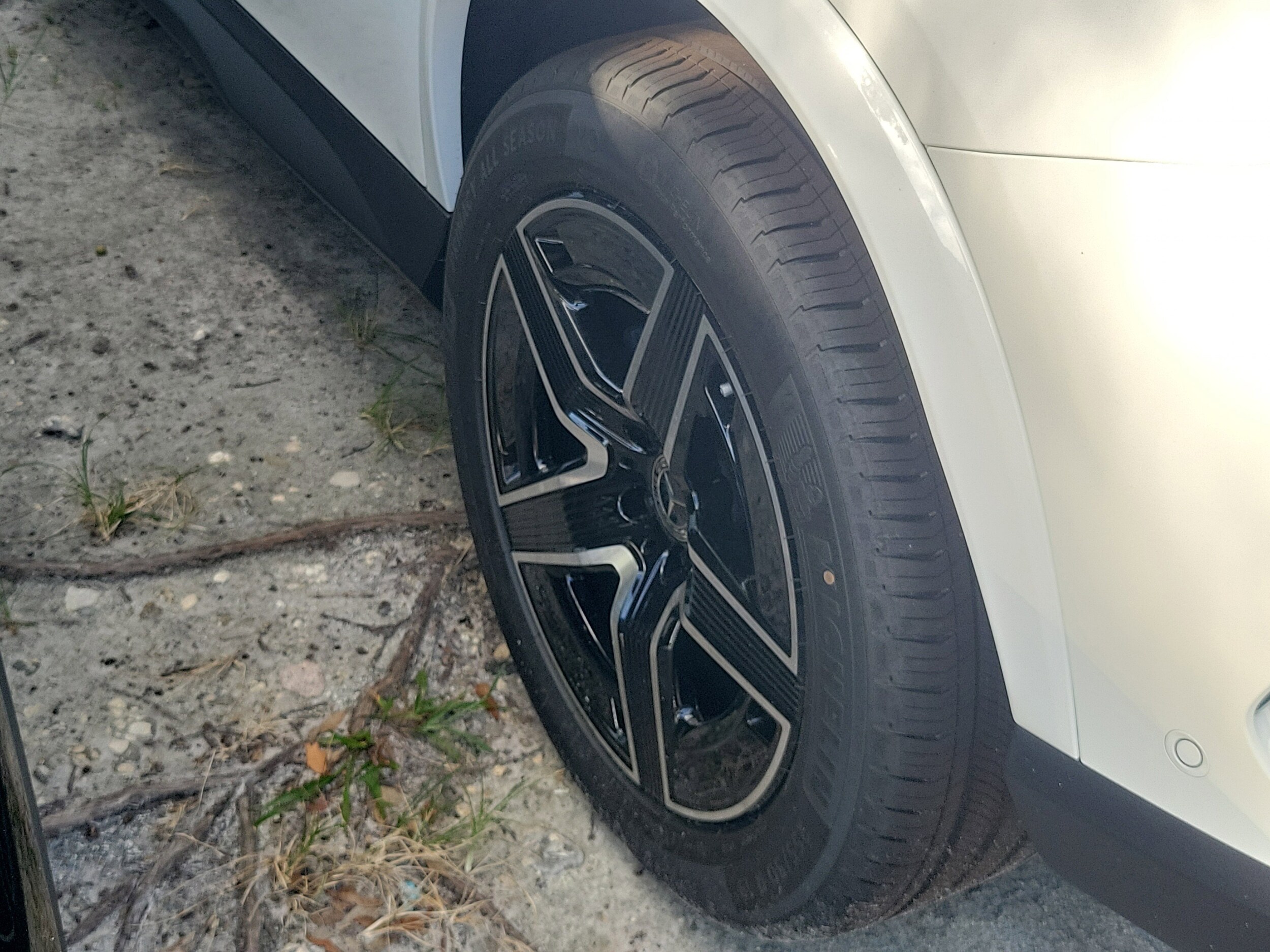 2026 Mercedes Benz GLC 300 4MATIC photo 4