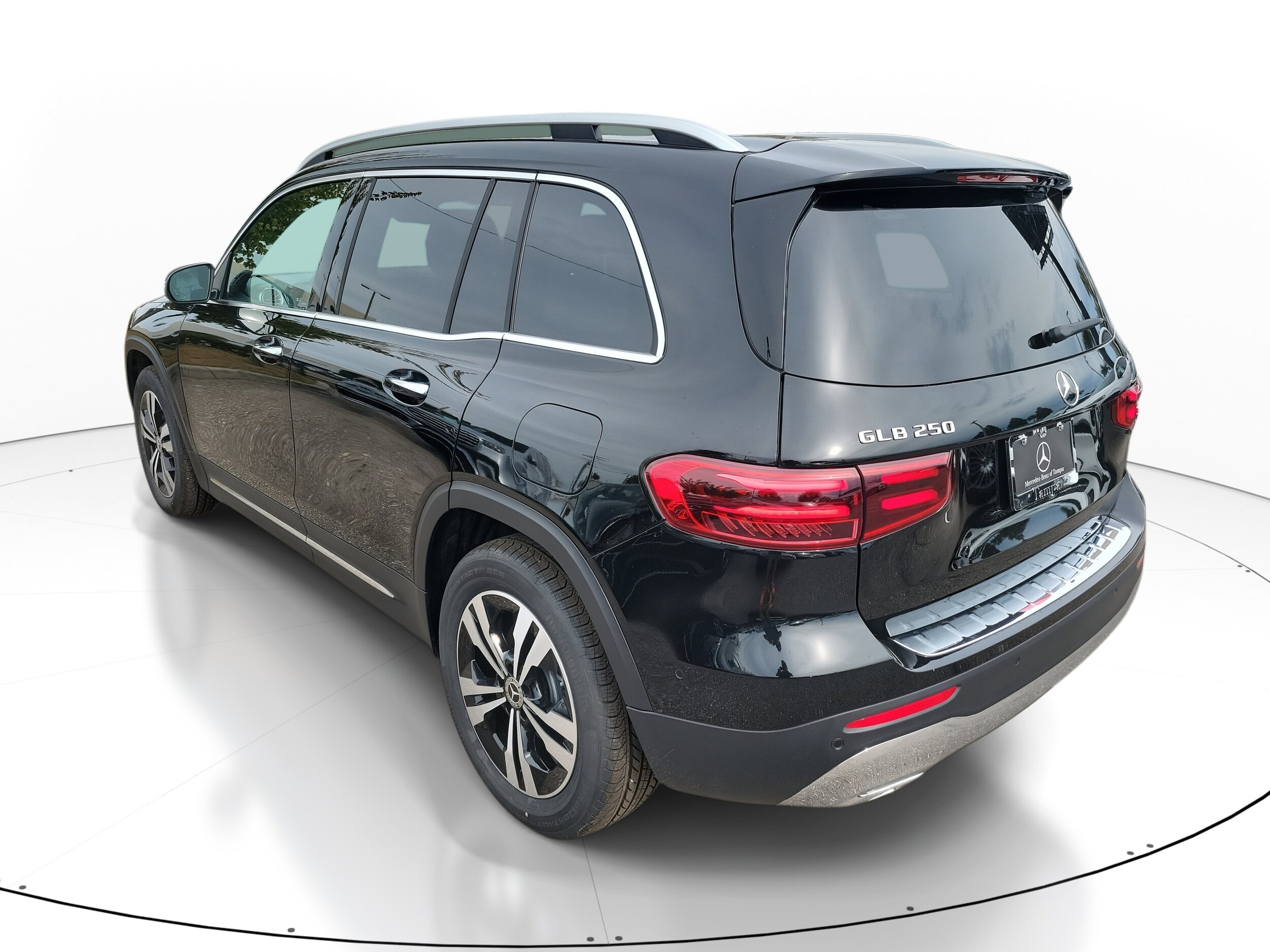 2026 Mercedes Benz GLB 250 photo 4