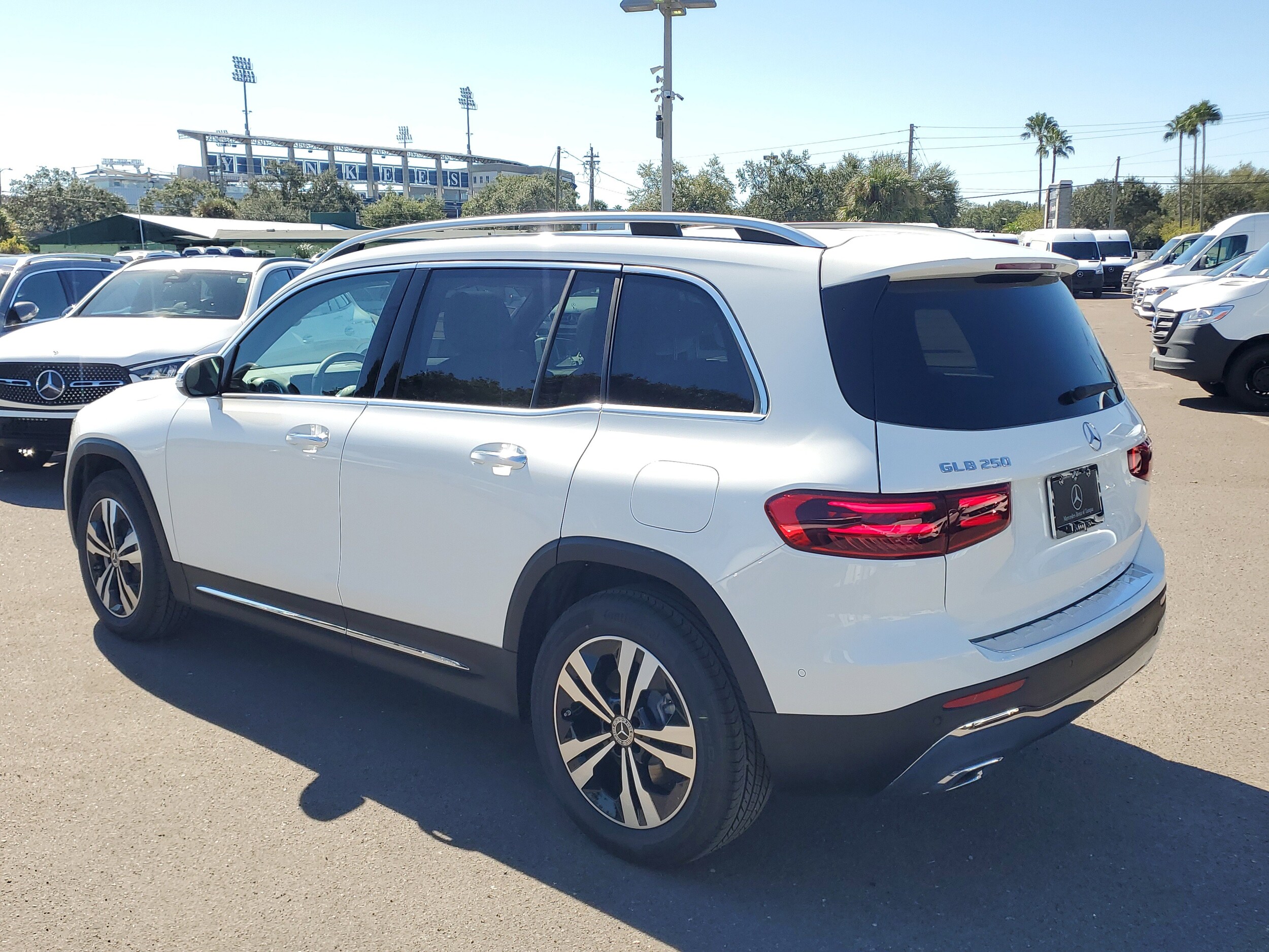 2026 Mercedes Benz GLB 250 photo 3