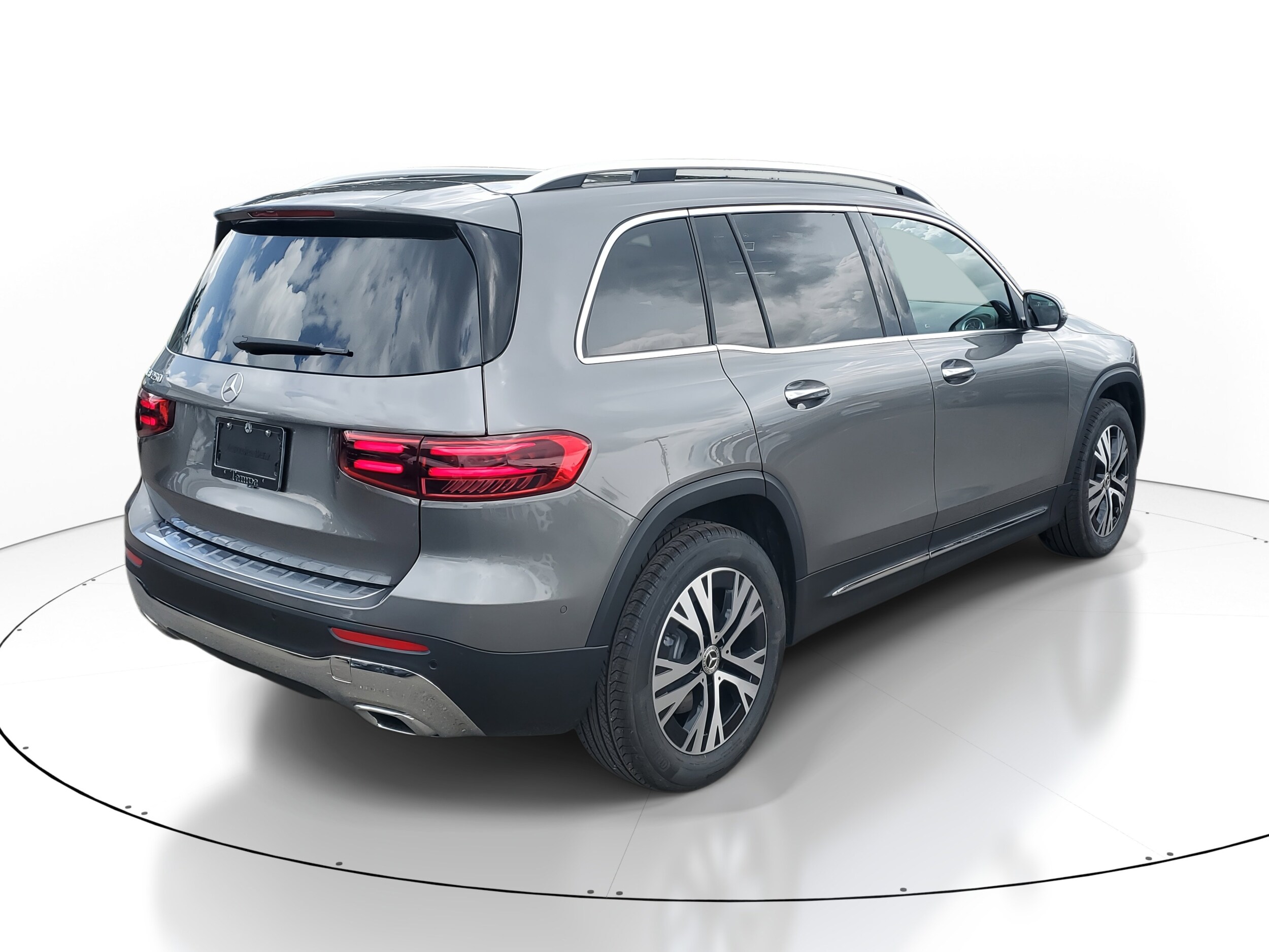 2026 Mercedes Benz GLB 250 photo 2