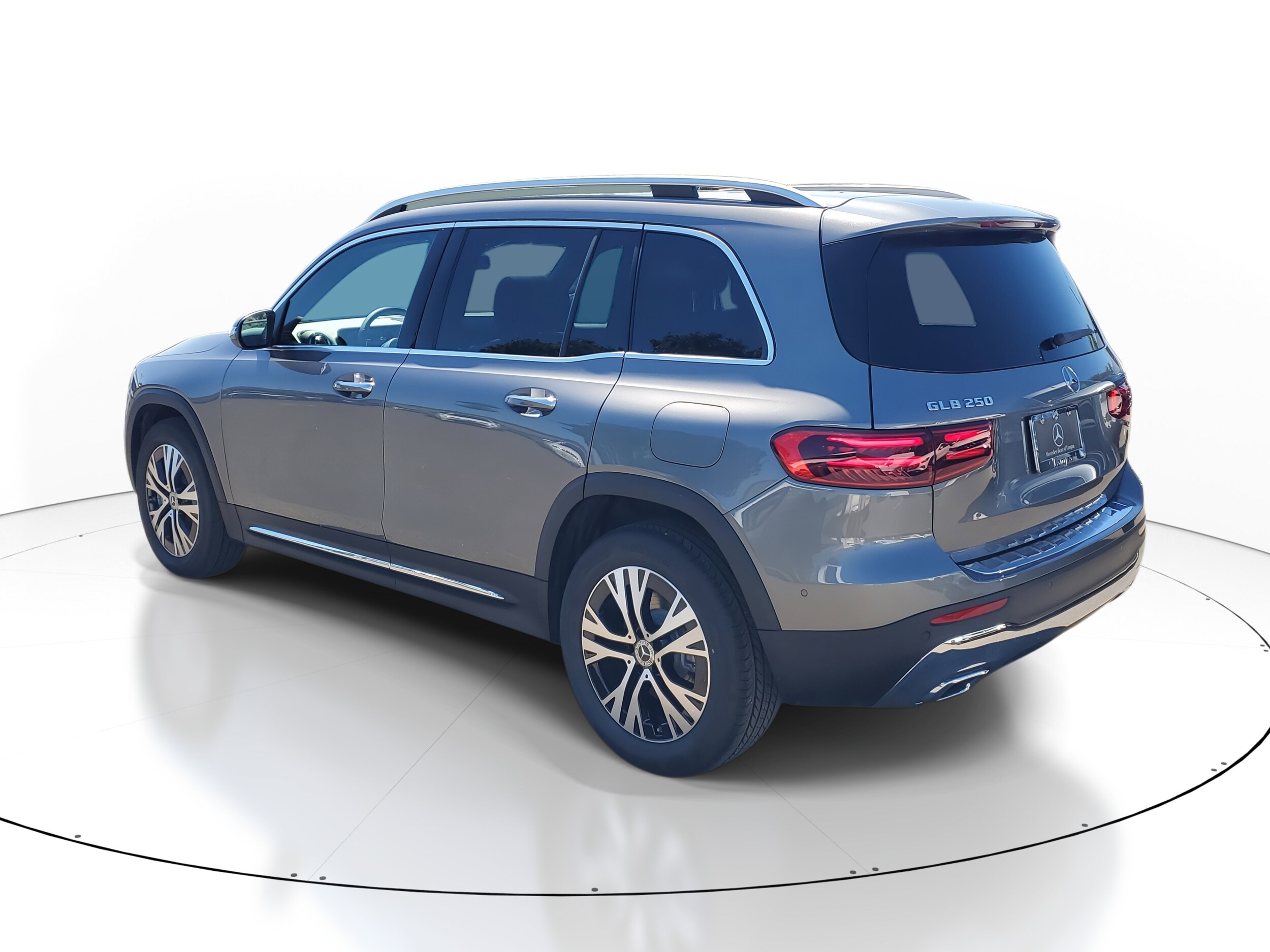 2026 Mercedes Benz GLB 250 photo 2