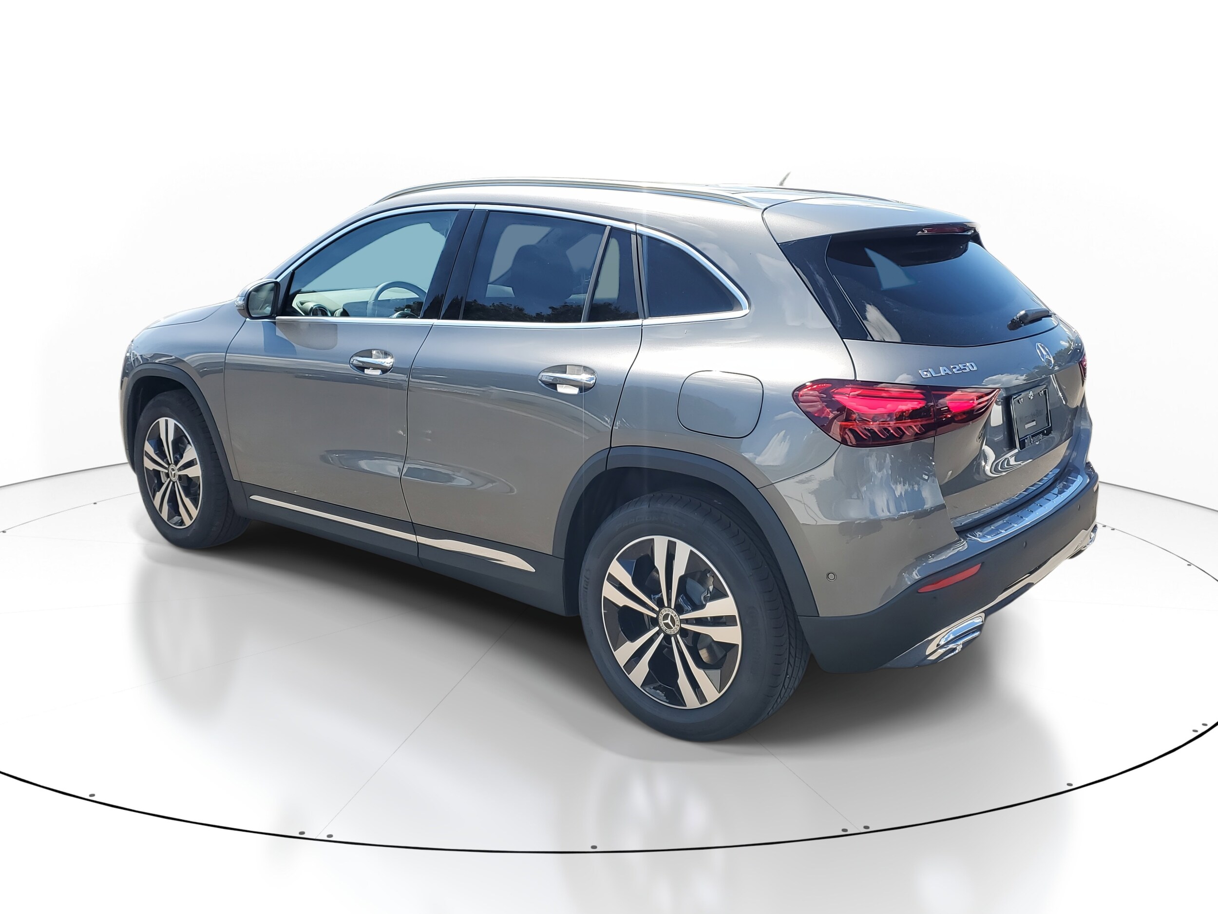 2026 Mercedes Benz GLA 250 photo 4