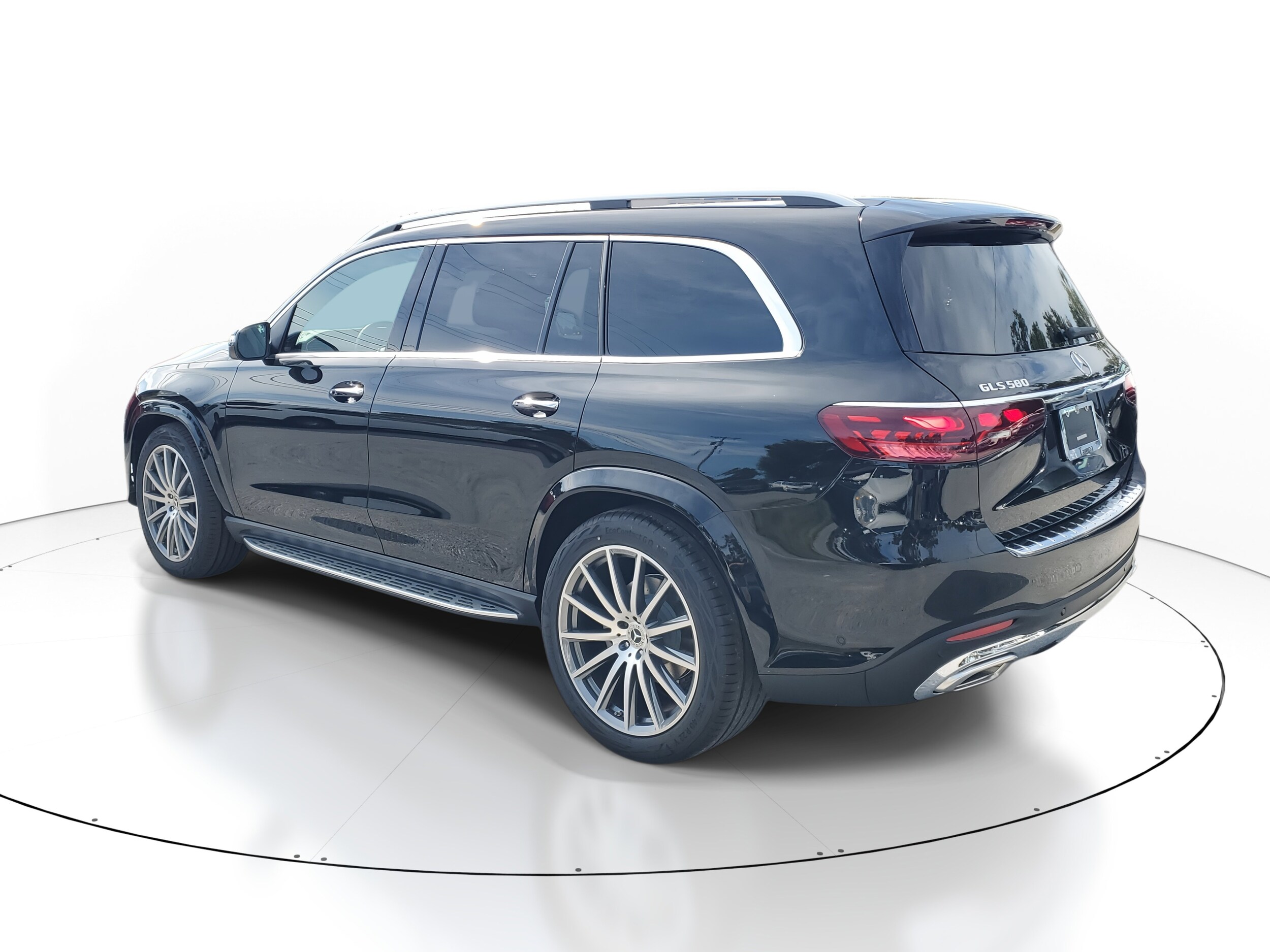 2026 Mercedes Benz GLS 580 4MATIC photo 3