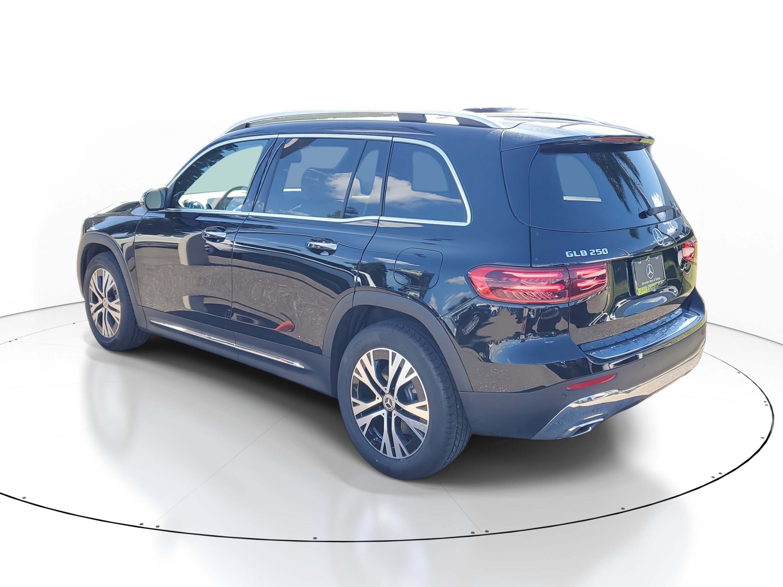 2026 Mercedes Benz GLB 250 photo 3