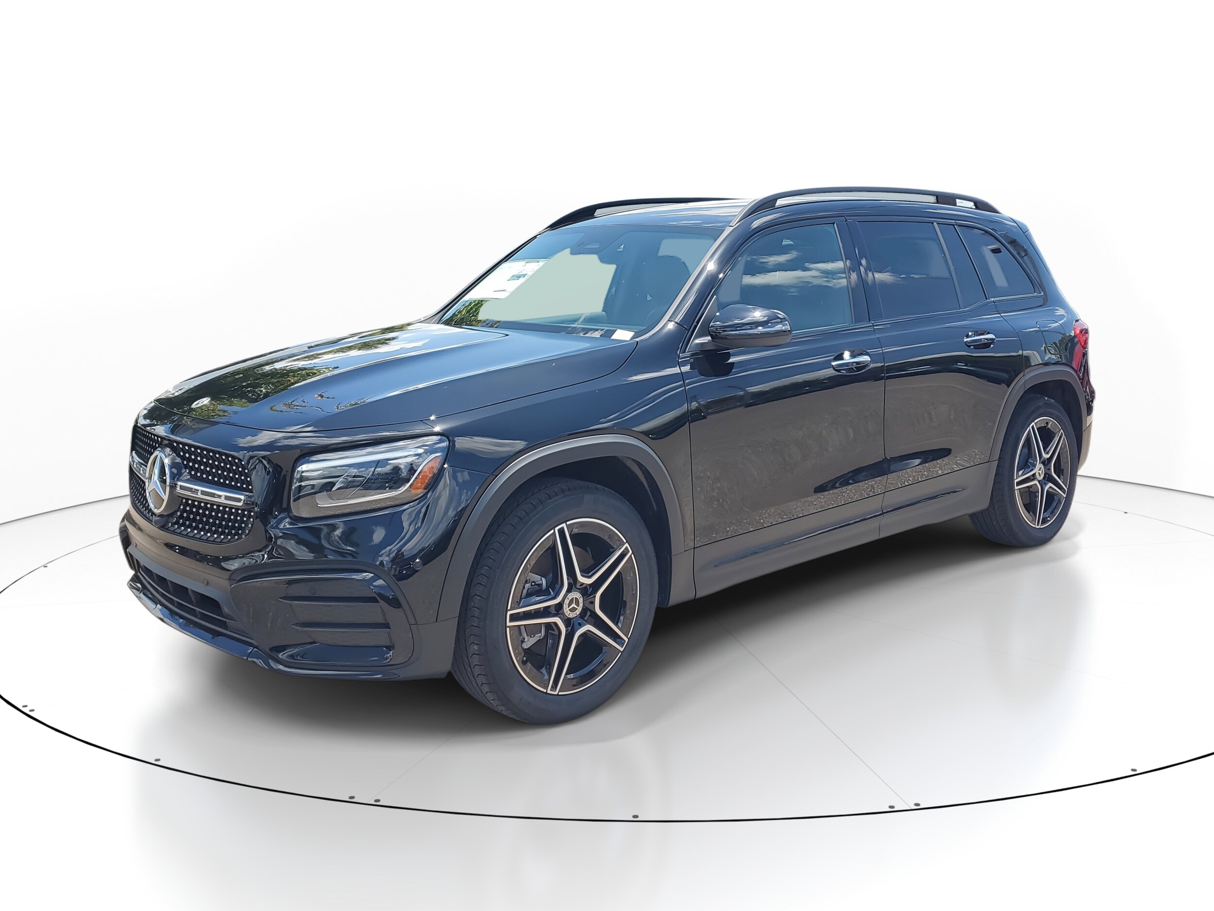 2025 Mercedes Benz GLB 250 photo 2