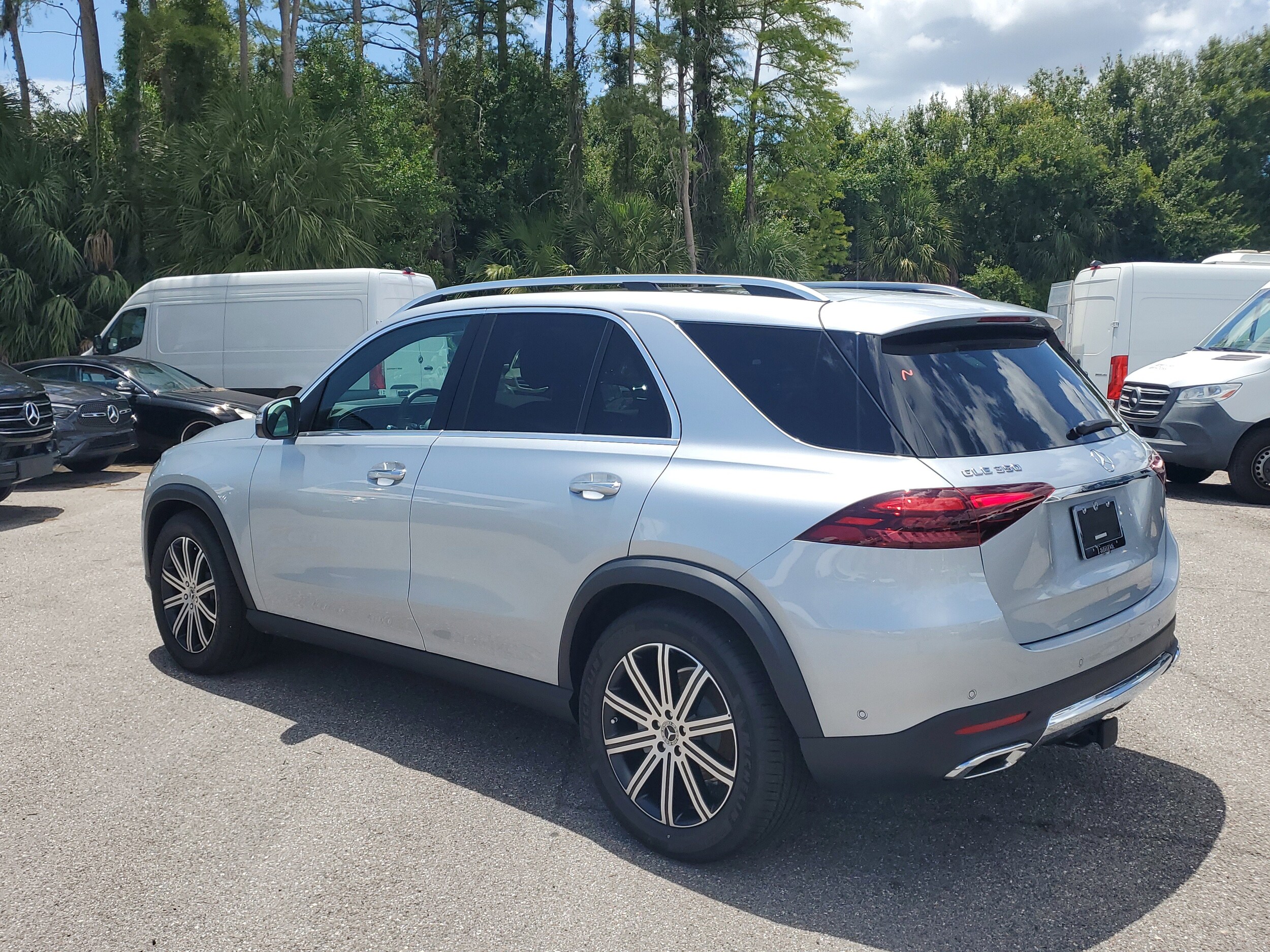 2025 Mercedes Benz GLE 350 4MATIC photo 2