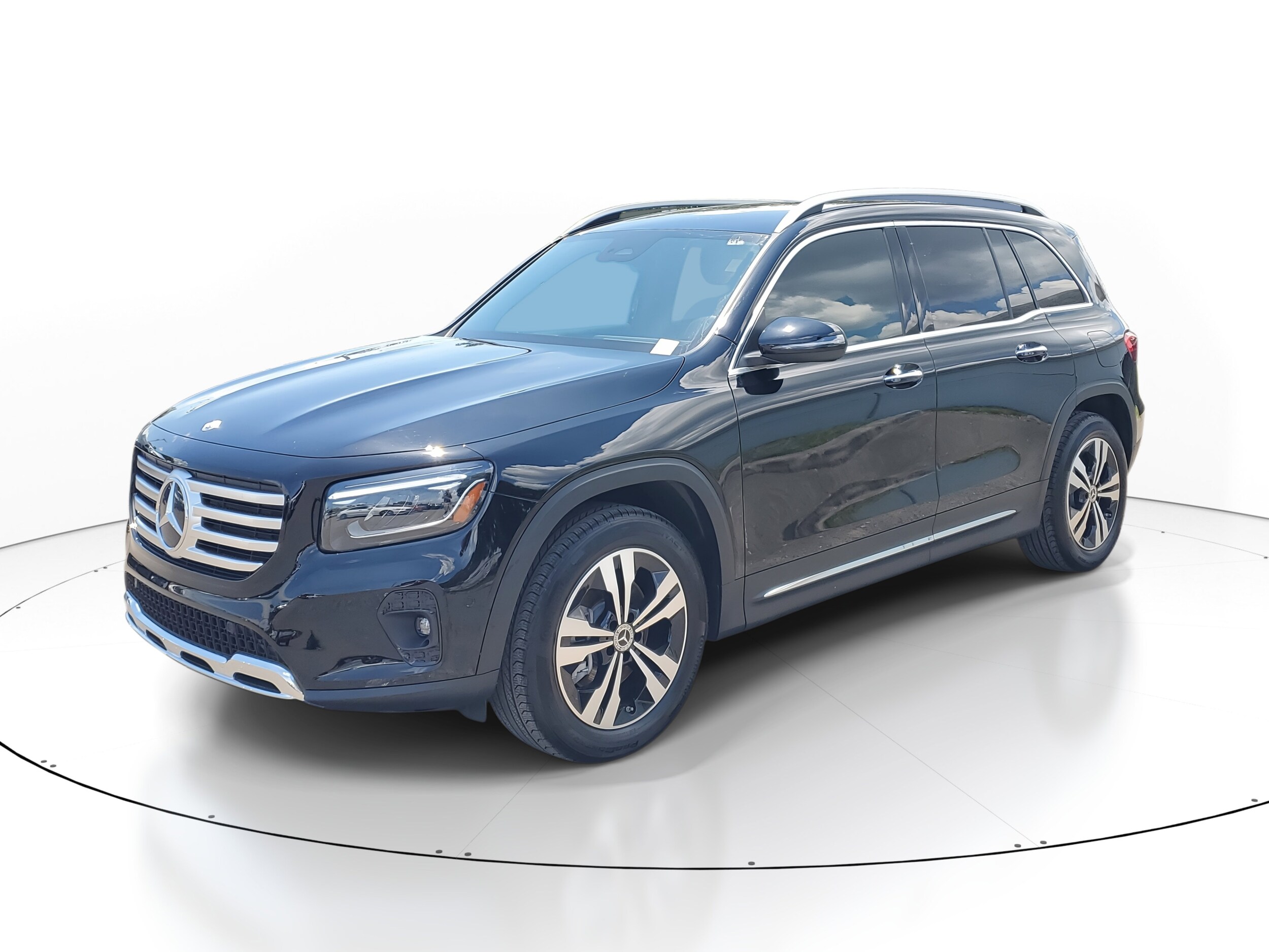 2025 Mercedes Benz GLB 250 photo 2