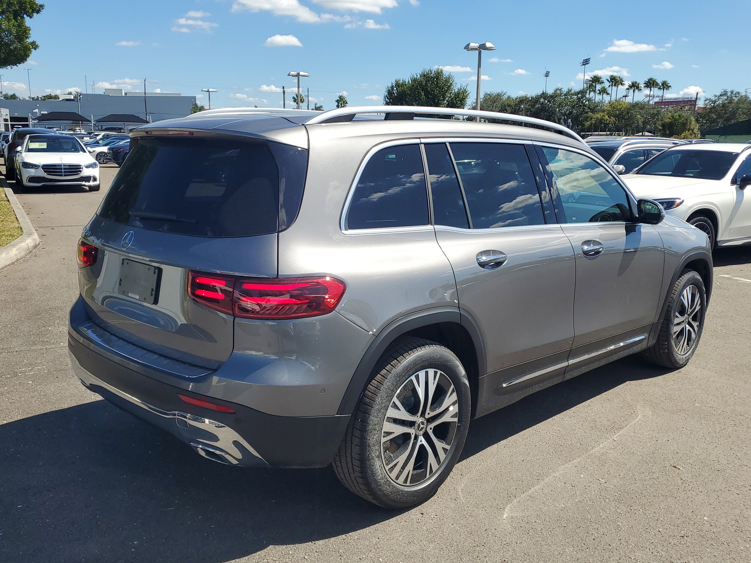 2026 Mercedes Benz GLB 250 photo 4