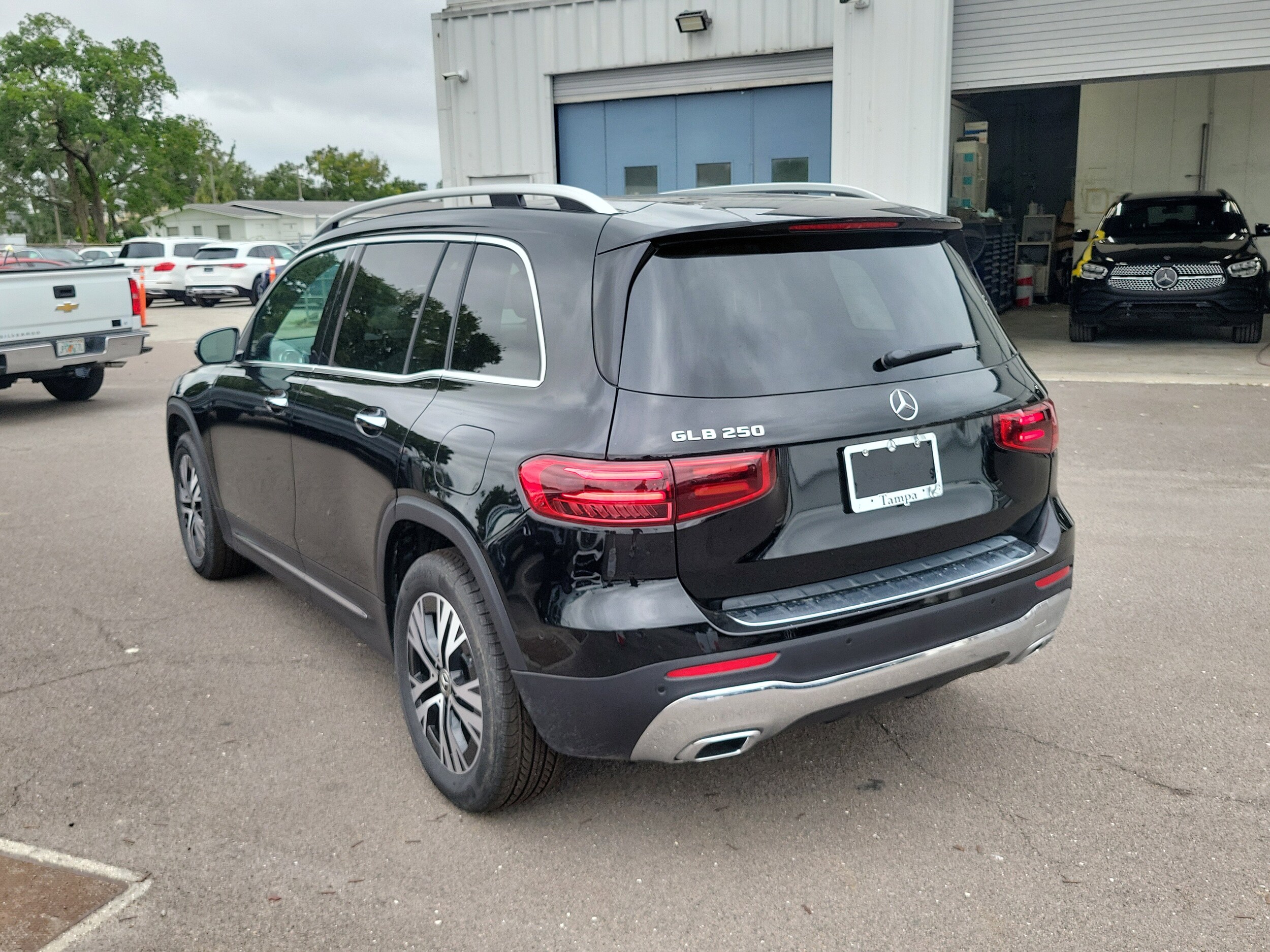 2026 Mercedes Benz GLB 250 photo 3