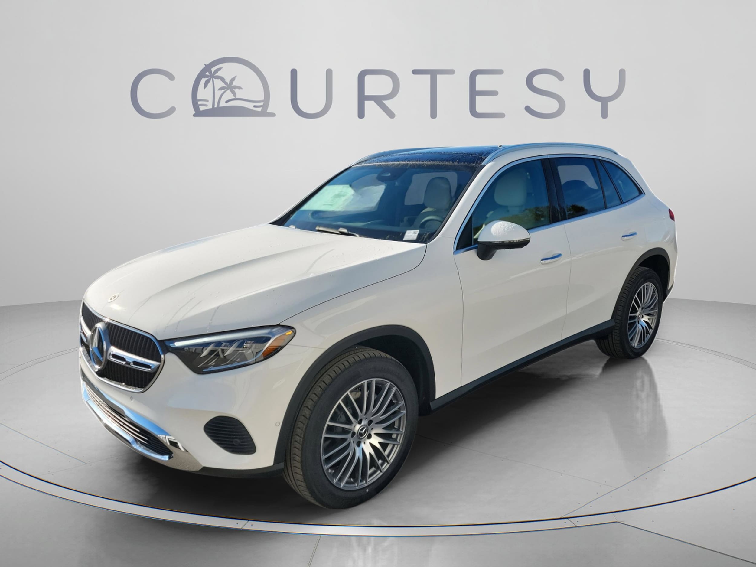 2026 Mercedes-Benz GLC GLC 300's photo