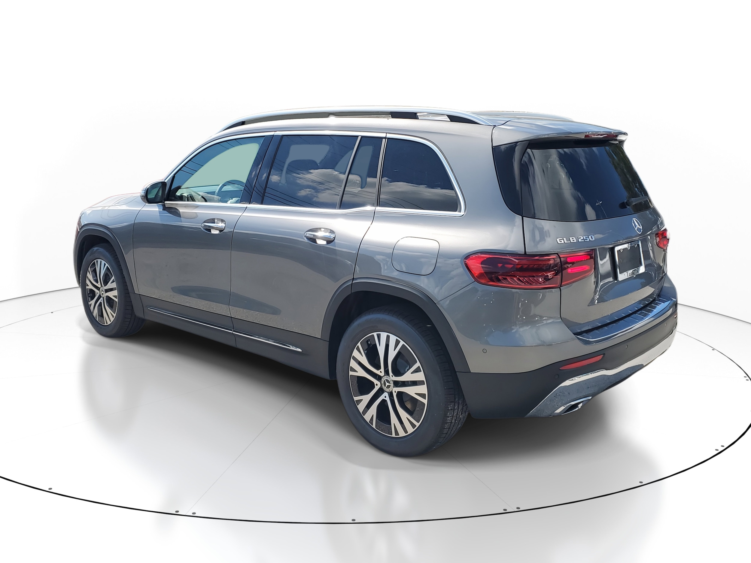 2026 Mercedes Benz GLB 250 photo 4