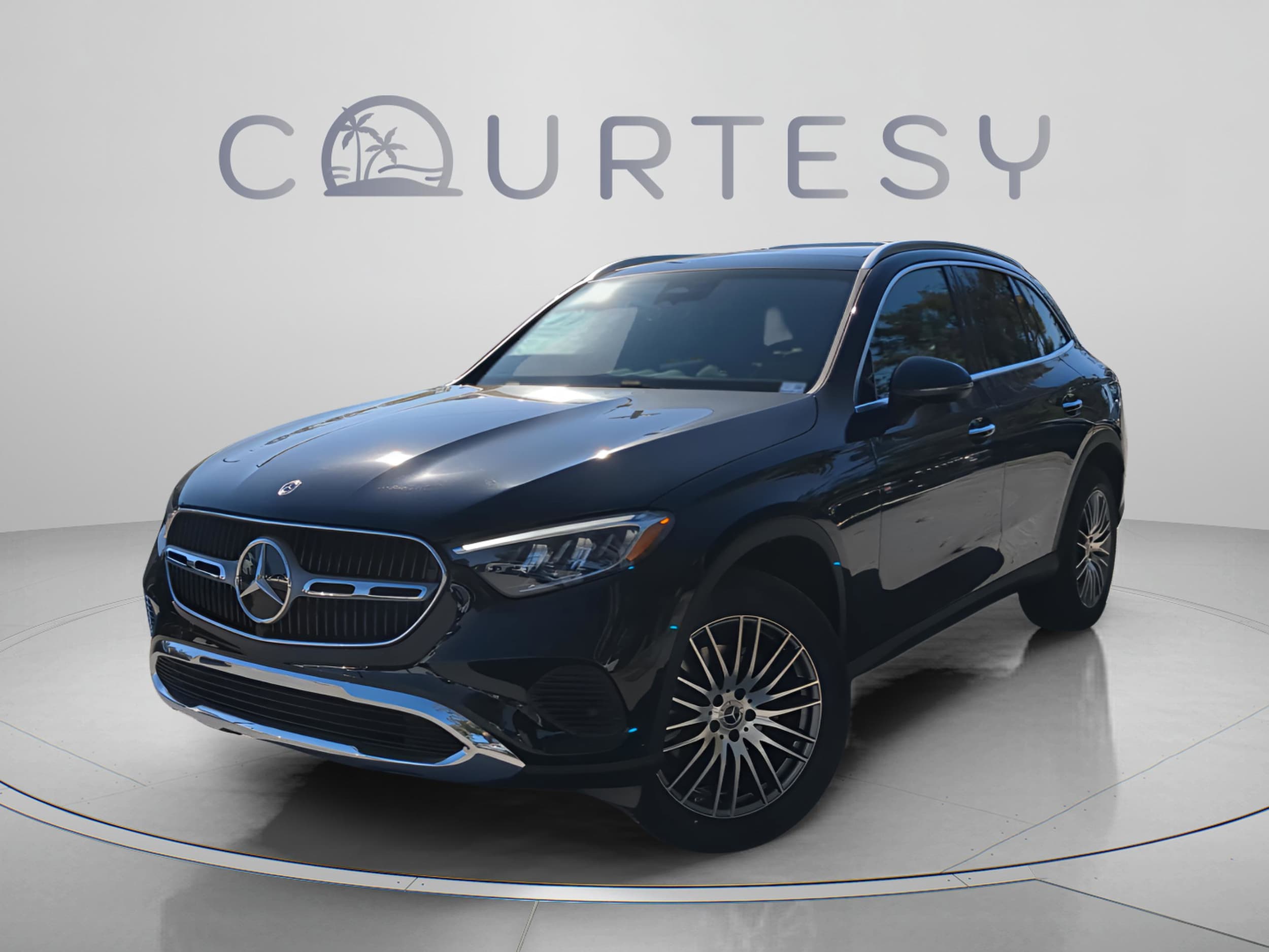 2026 Mercedes-Benz GLC GLC 300's photo
