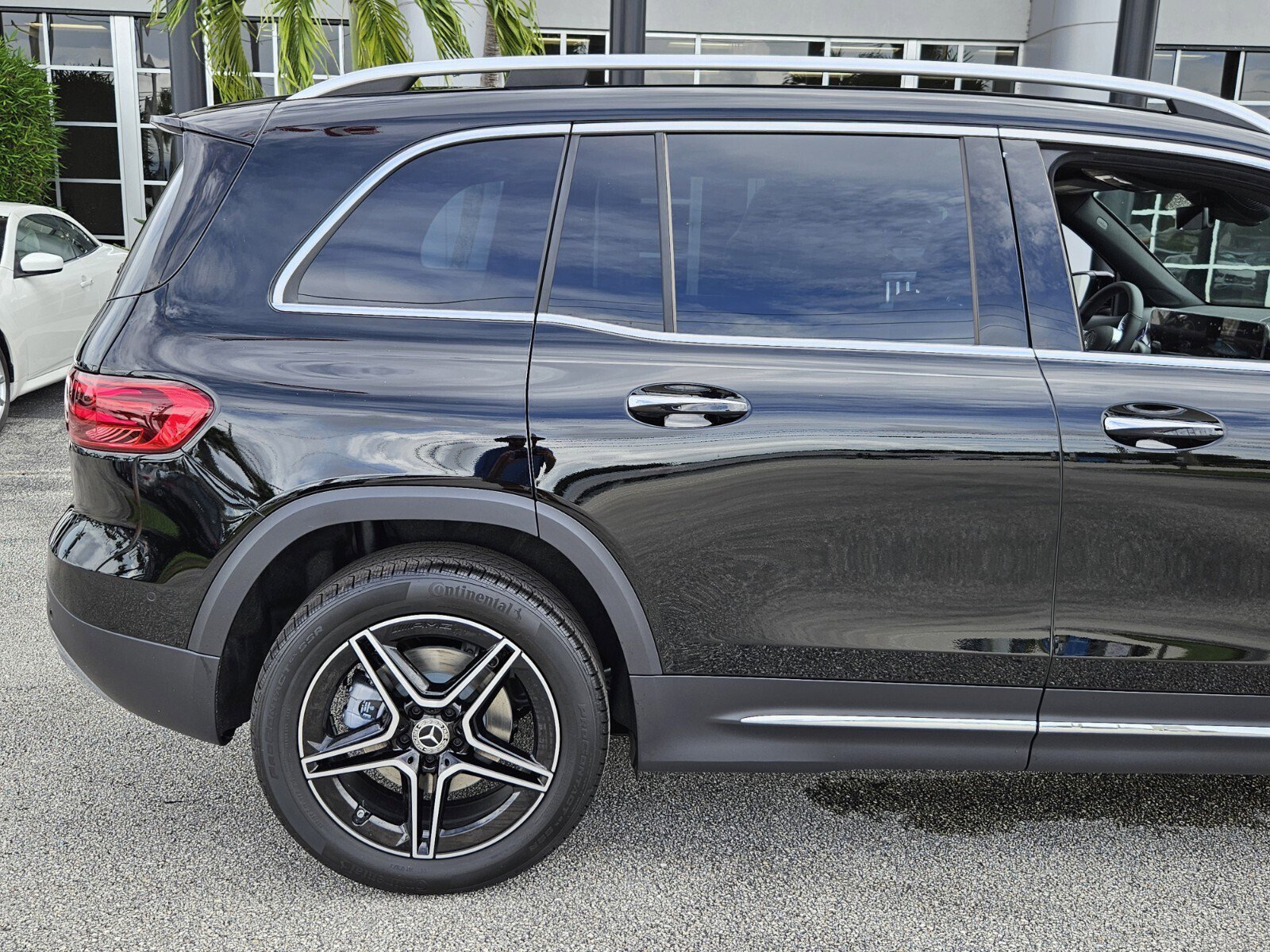 2026 Mercedes Benz GLB 250 photo 2