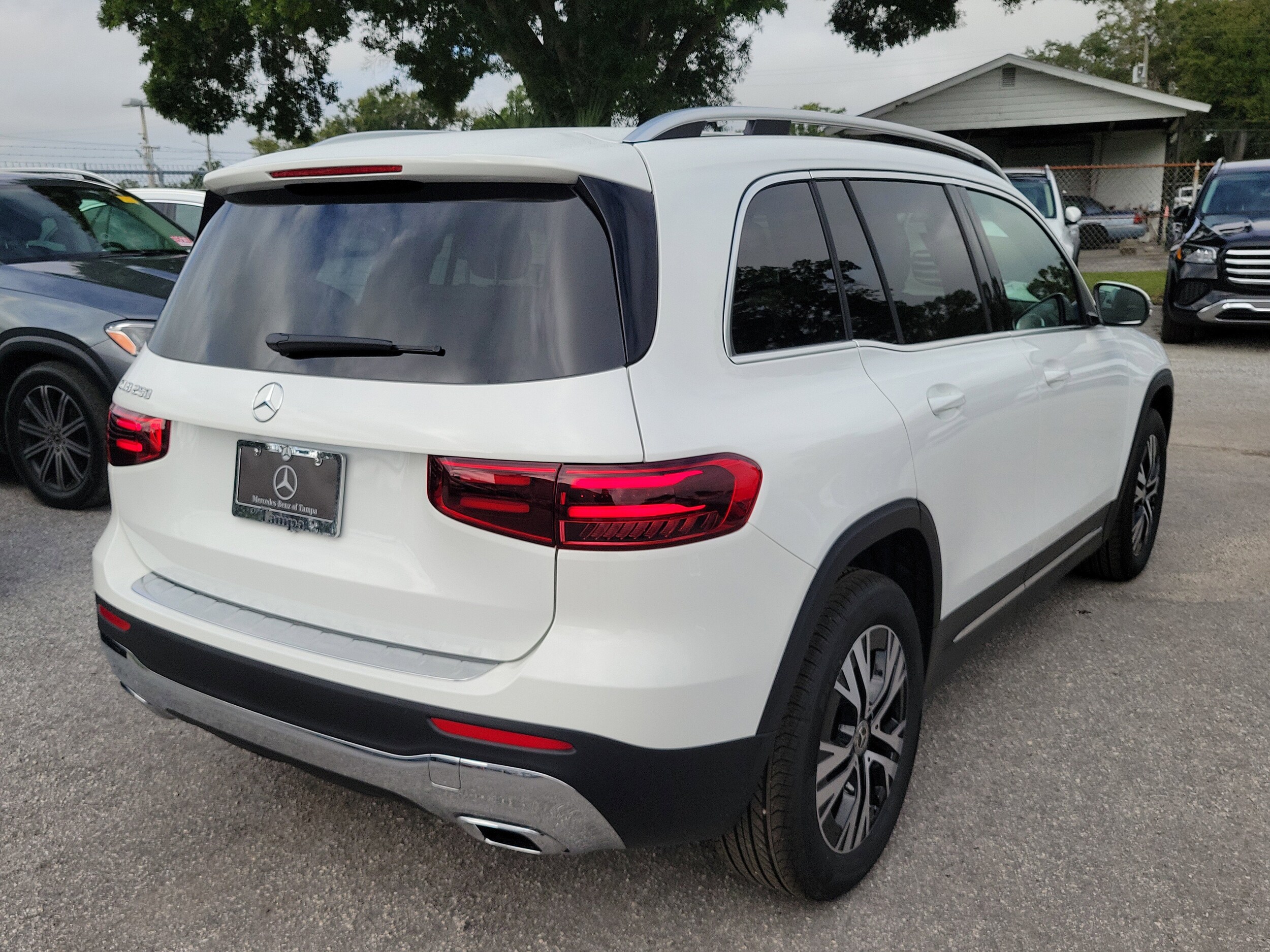 2026 Mercedes Benz GLB 250 photo 2