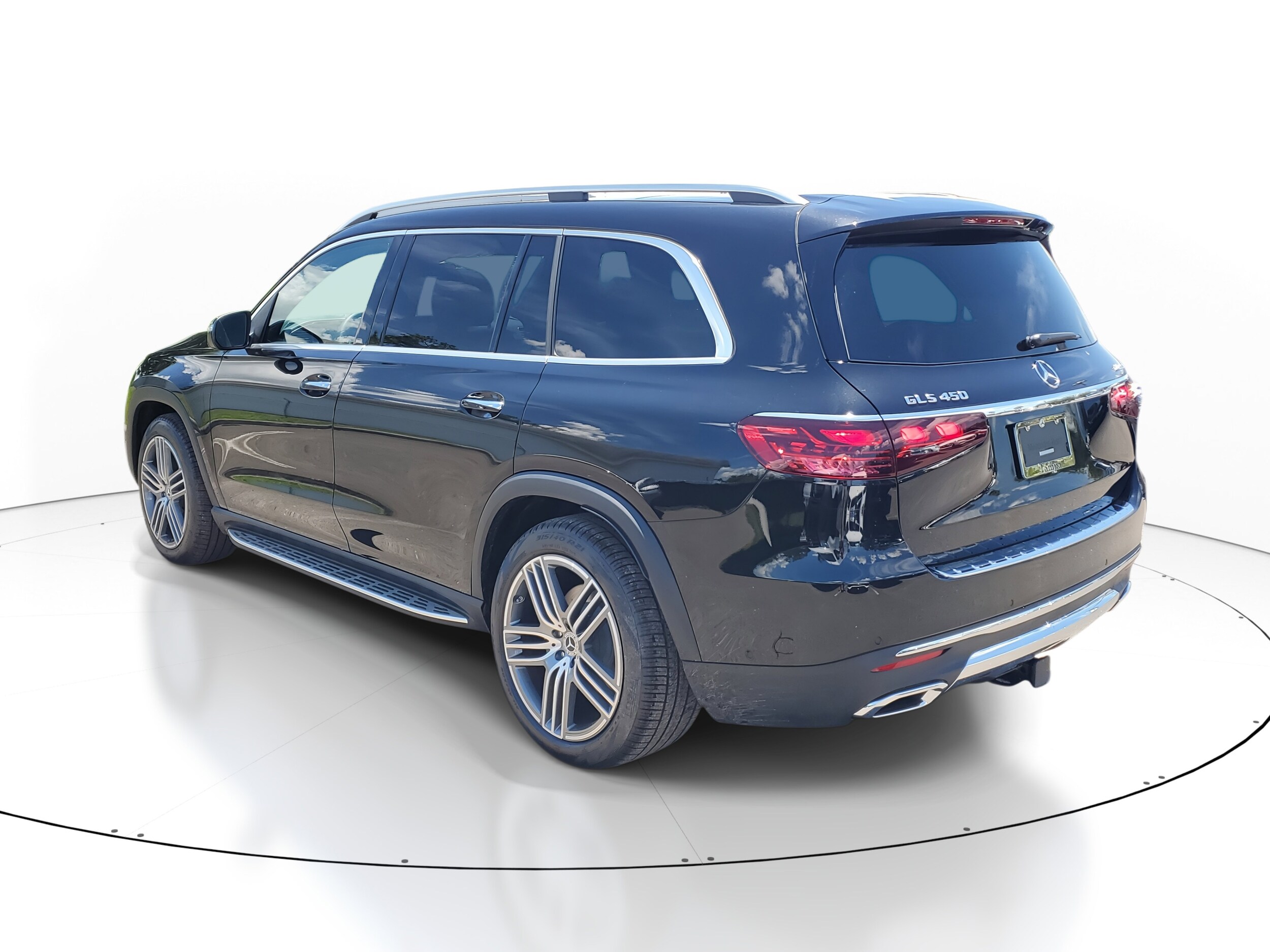 2025 Mercedes Benz GLS 450 4MATIC photo 4