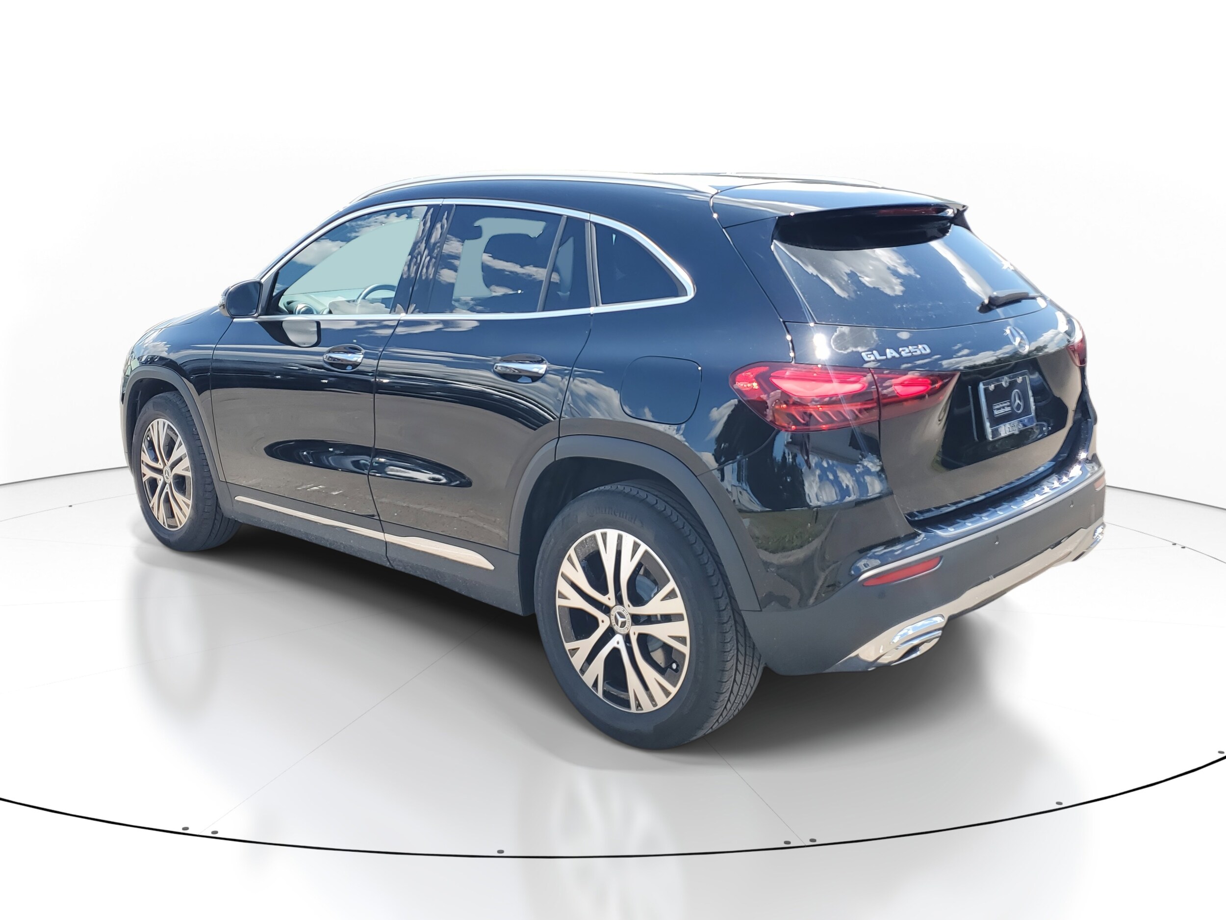 2025 Mercedes Benz GLA 250 photo 3