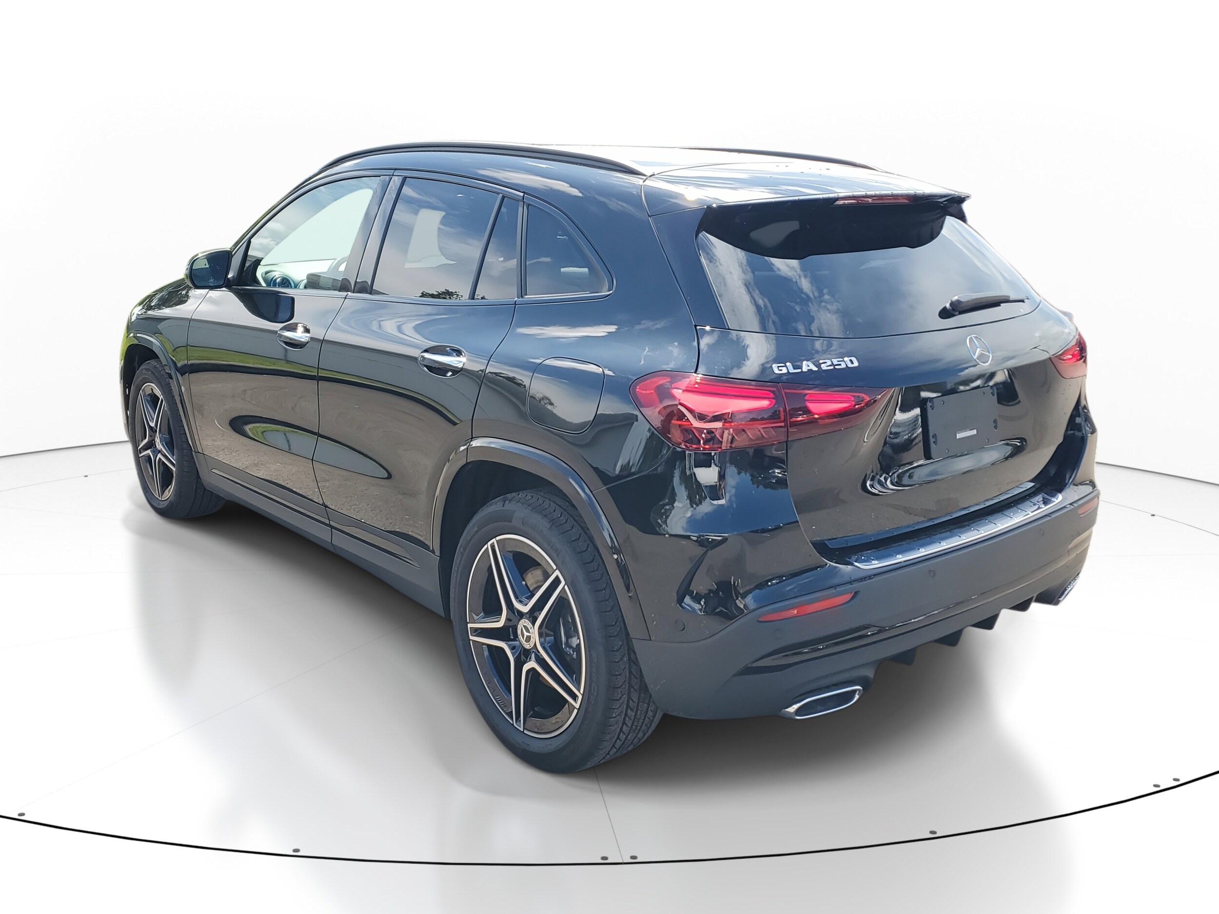 2025 Mercedes Benz GLA 250 photo 4