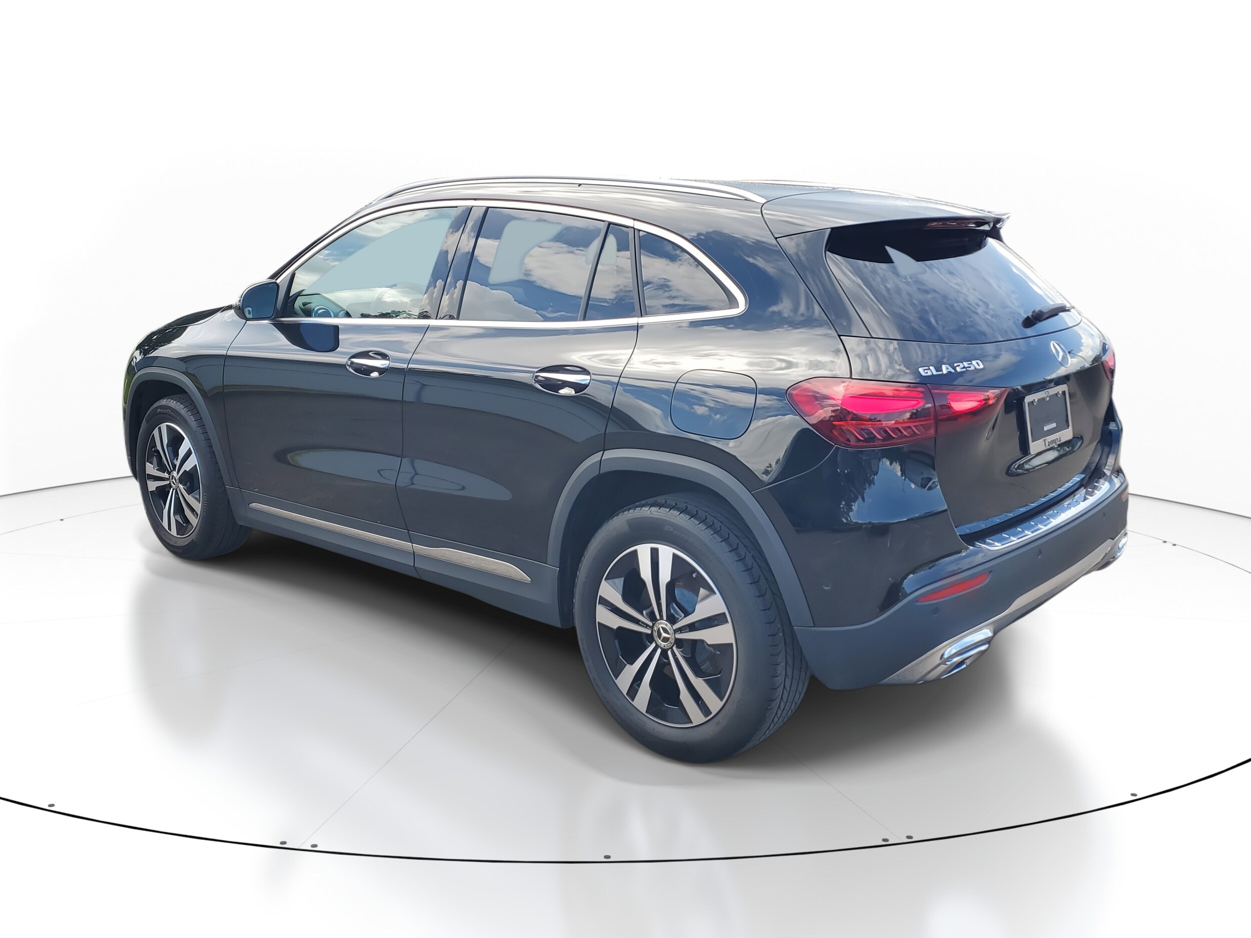 2025 Mercedes Benz GLA 250 photo 3