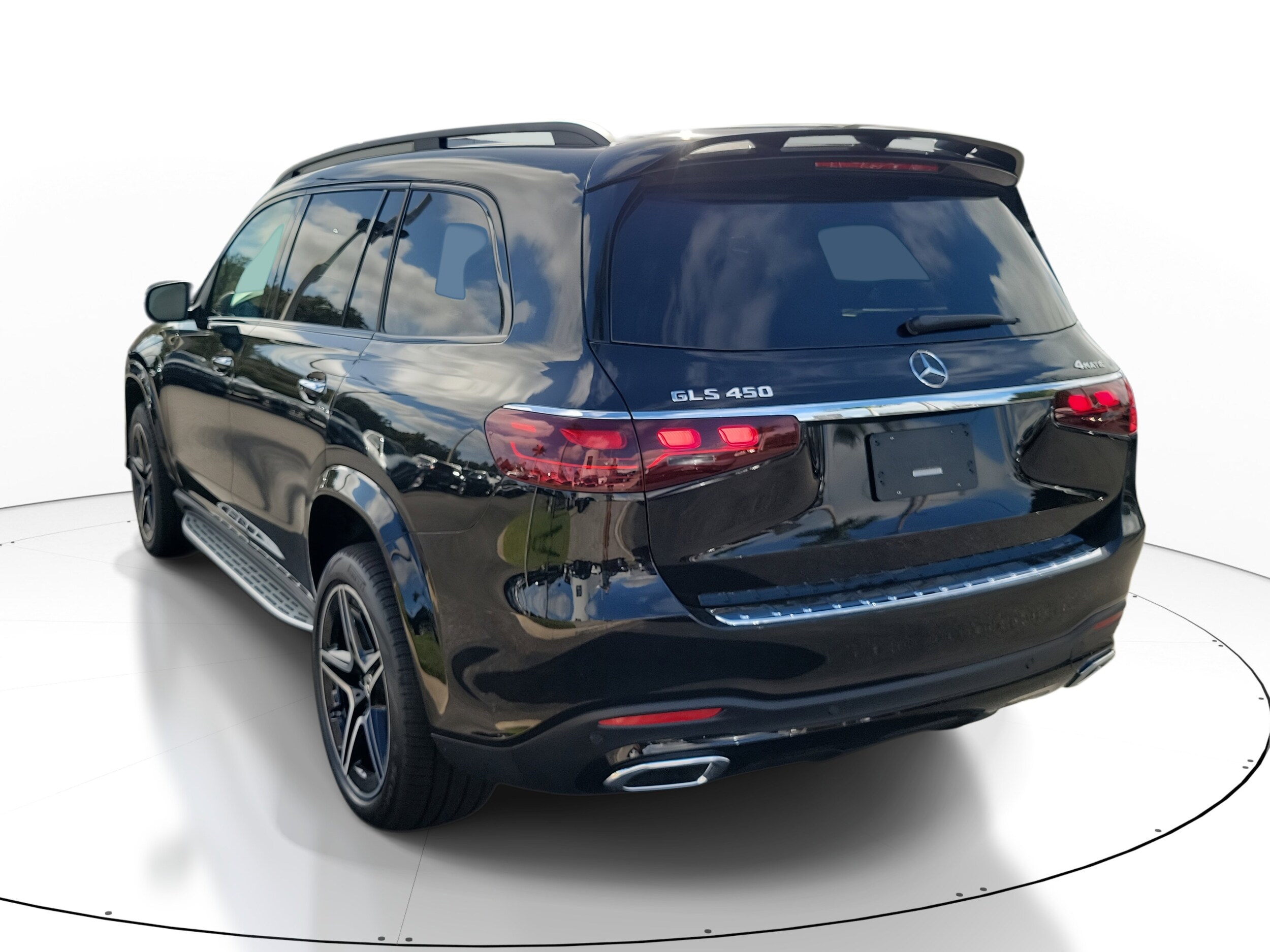 2026 Mercedes Benz GLS 450 4MATIC photo 3