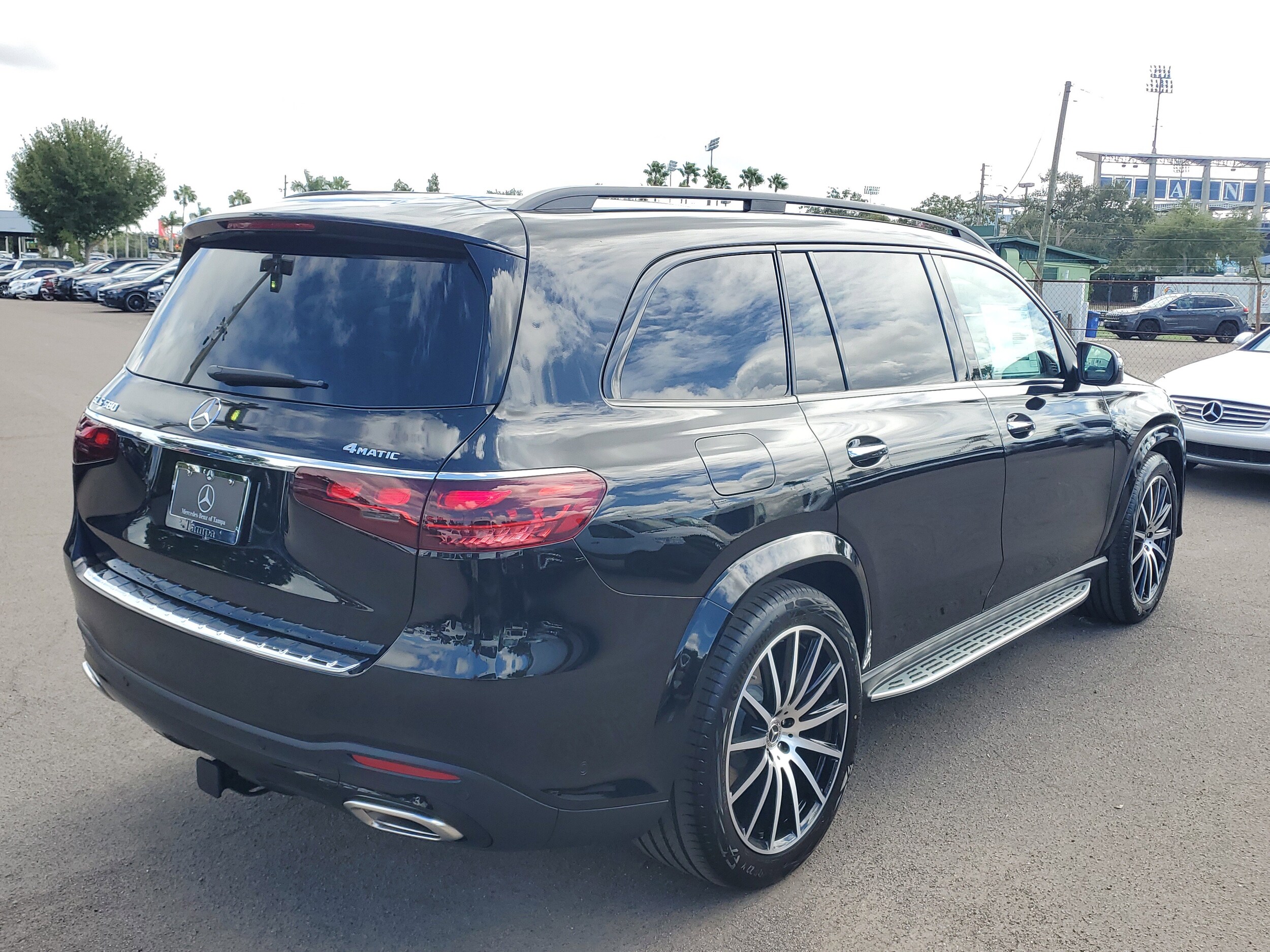 2026 Mercedes Benz GLS 580 4MATIC photo 3