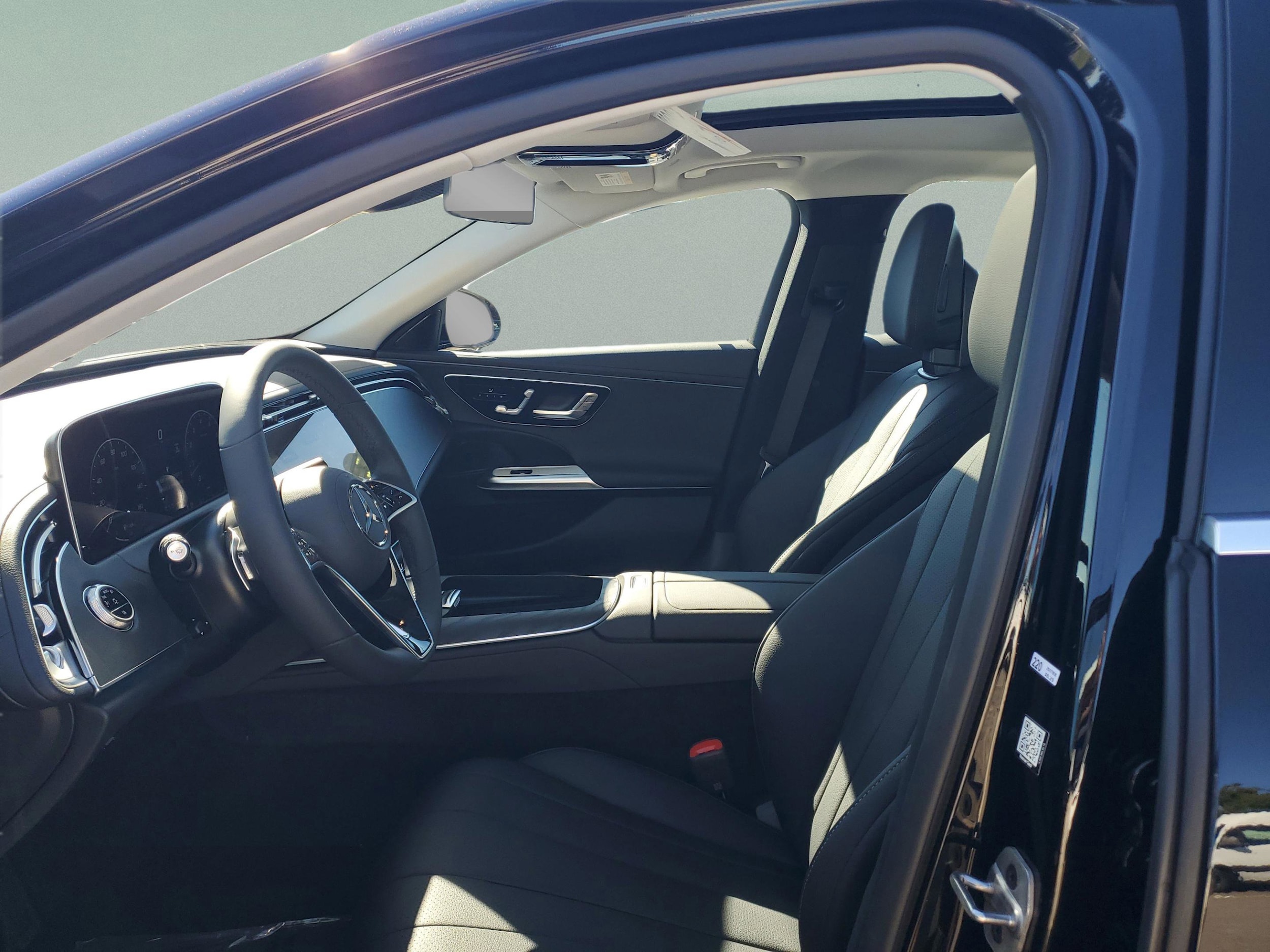 2026 Mercedes-Benz E-Class E350 - Photo 18