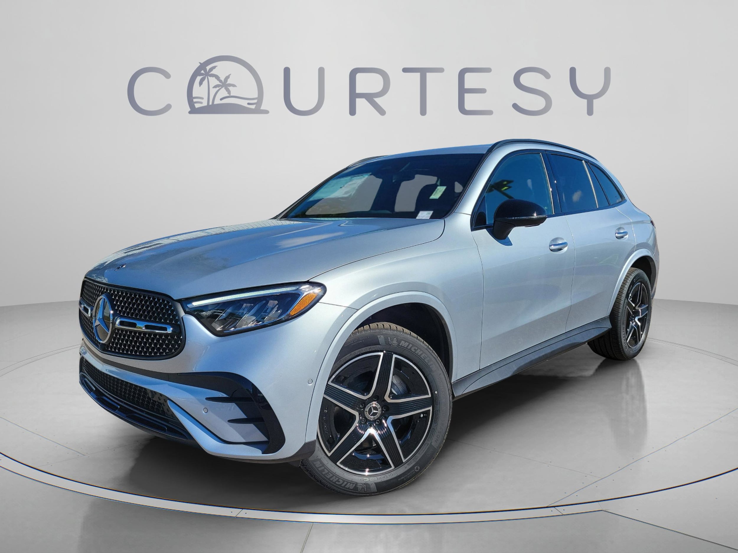 2026 Mercedes-Benz GLC GLC 300's photo