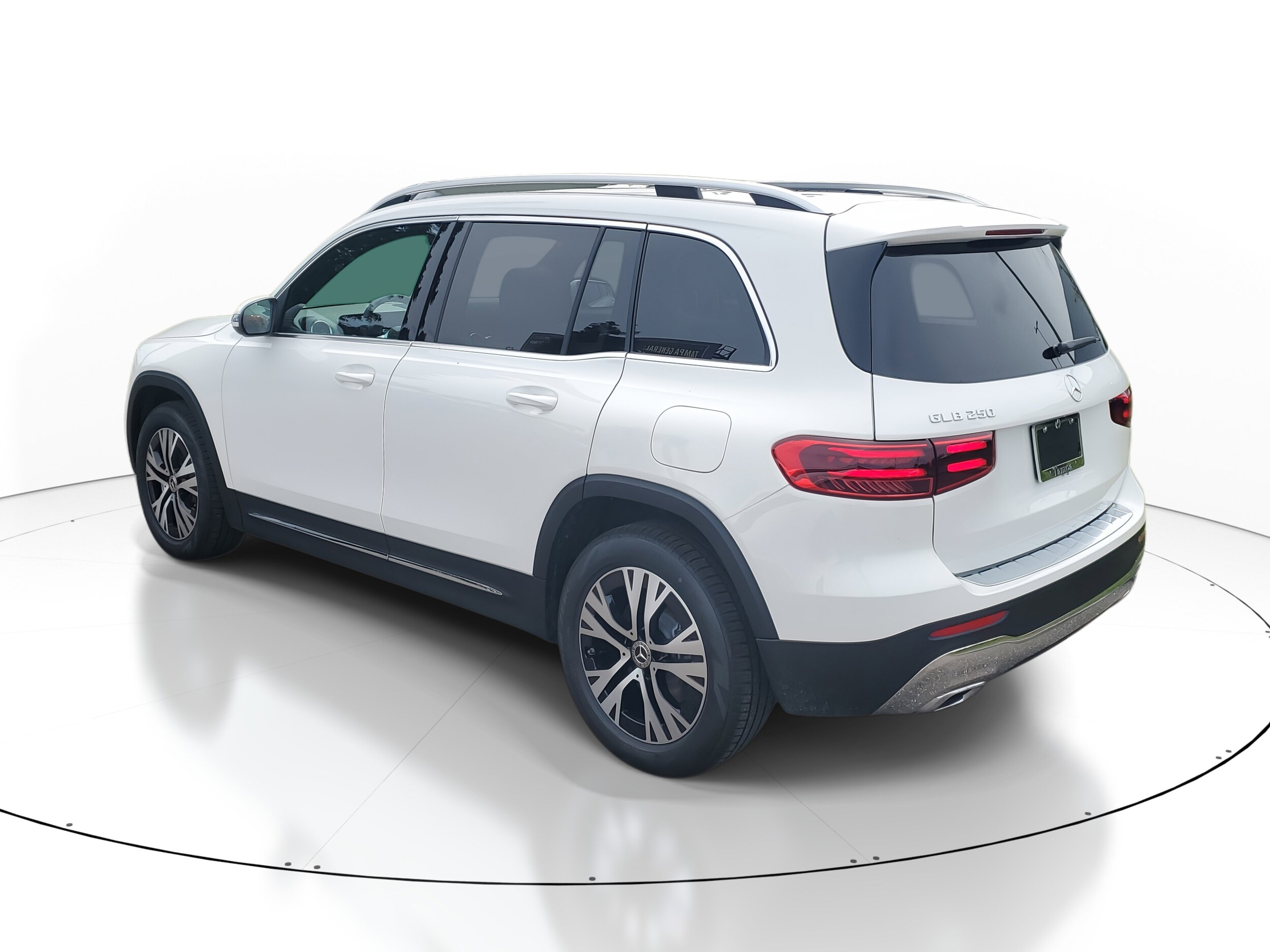 2026 Mercedes Benz GLB 250 photo 3