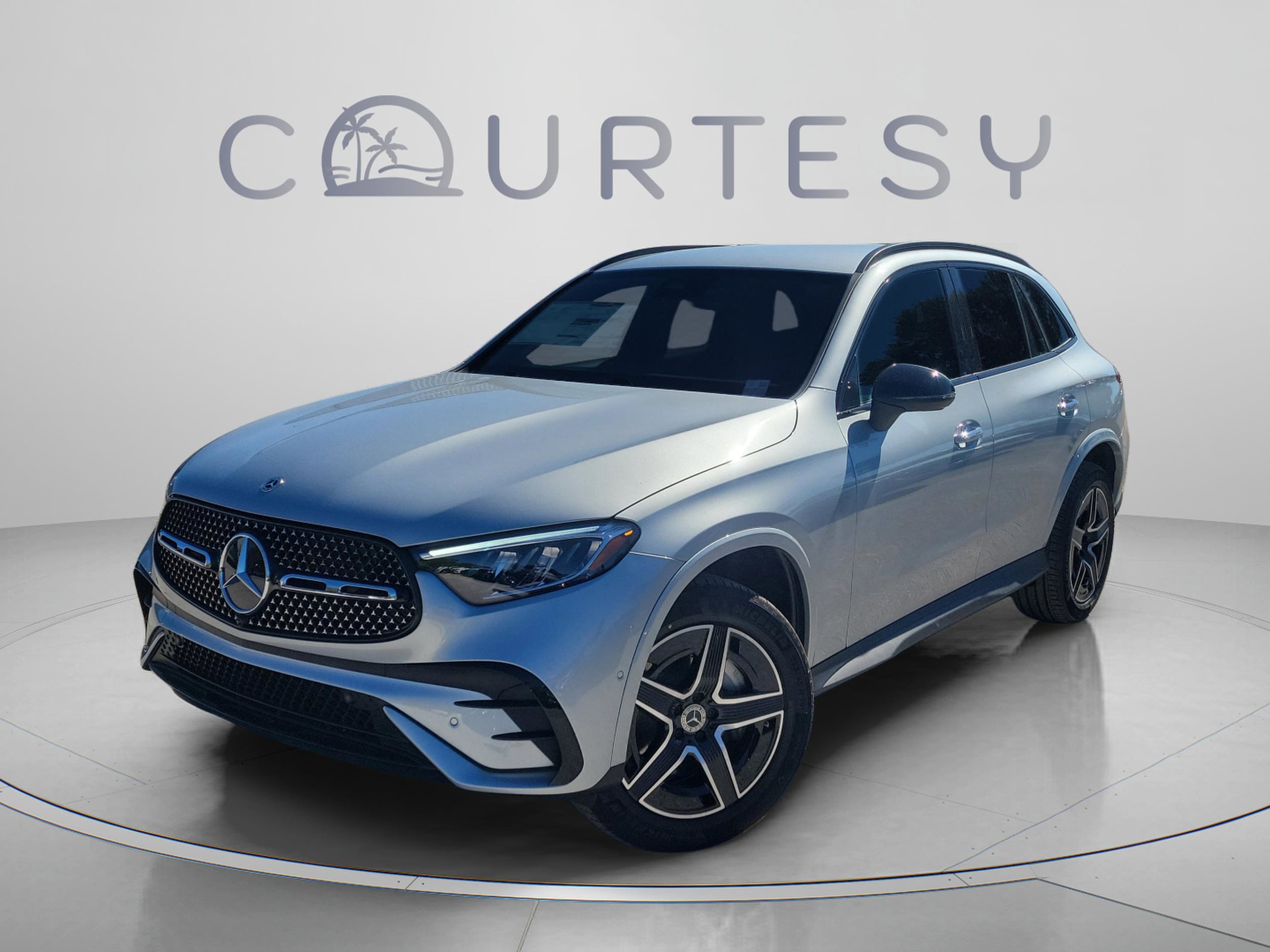 2026 Mercedes-Benz GLC GLC 300's photo