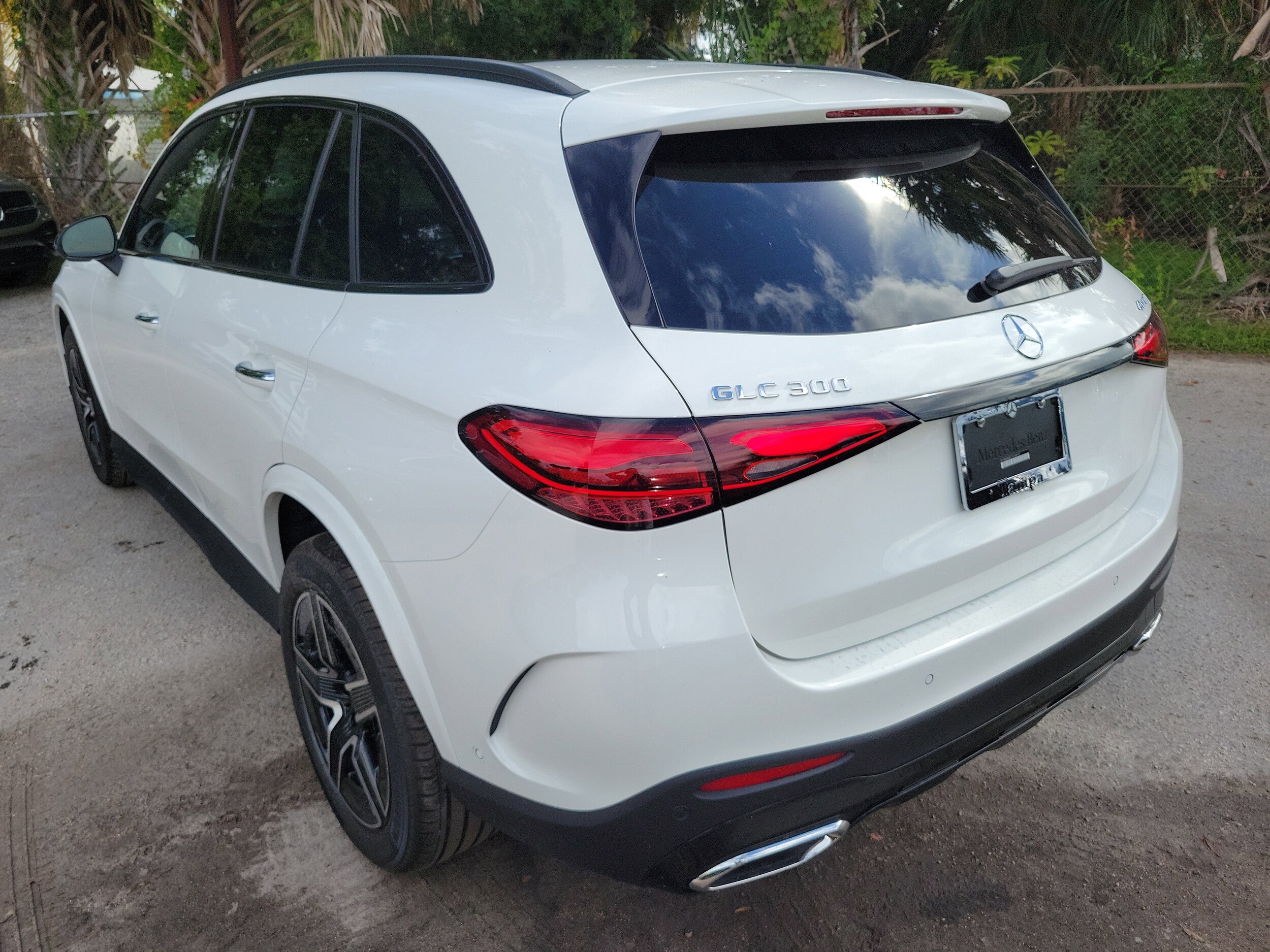 2026 Mercedes Benz GLC 300 4MATIC photo 3
