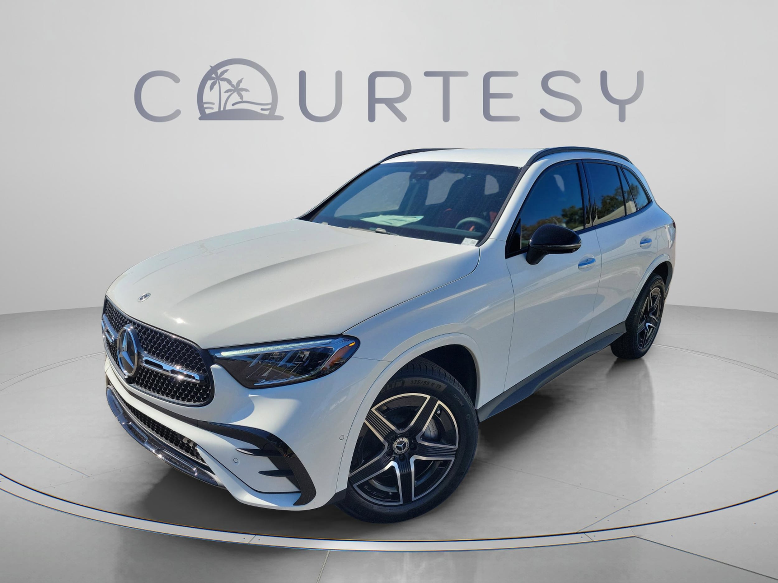 2026 Mercedes-Benz GLC GLC 300's photo