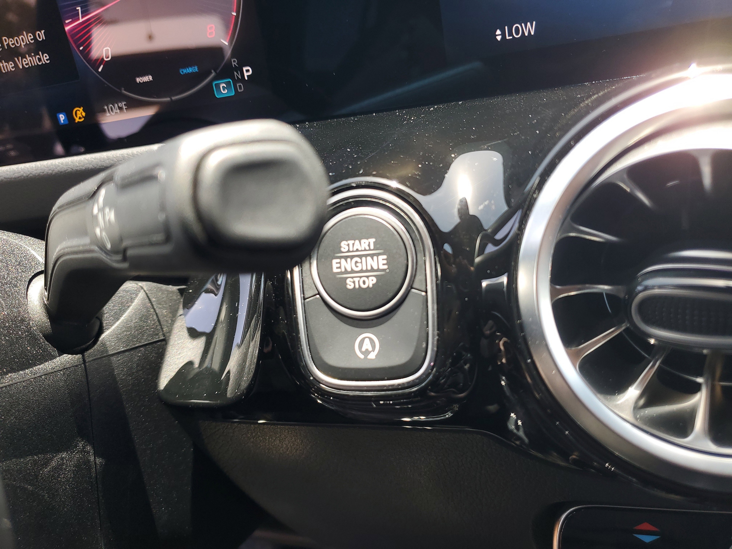 2025 Mercedes Benz GLA 250 photo 4