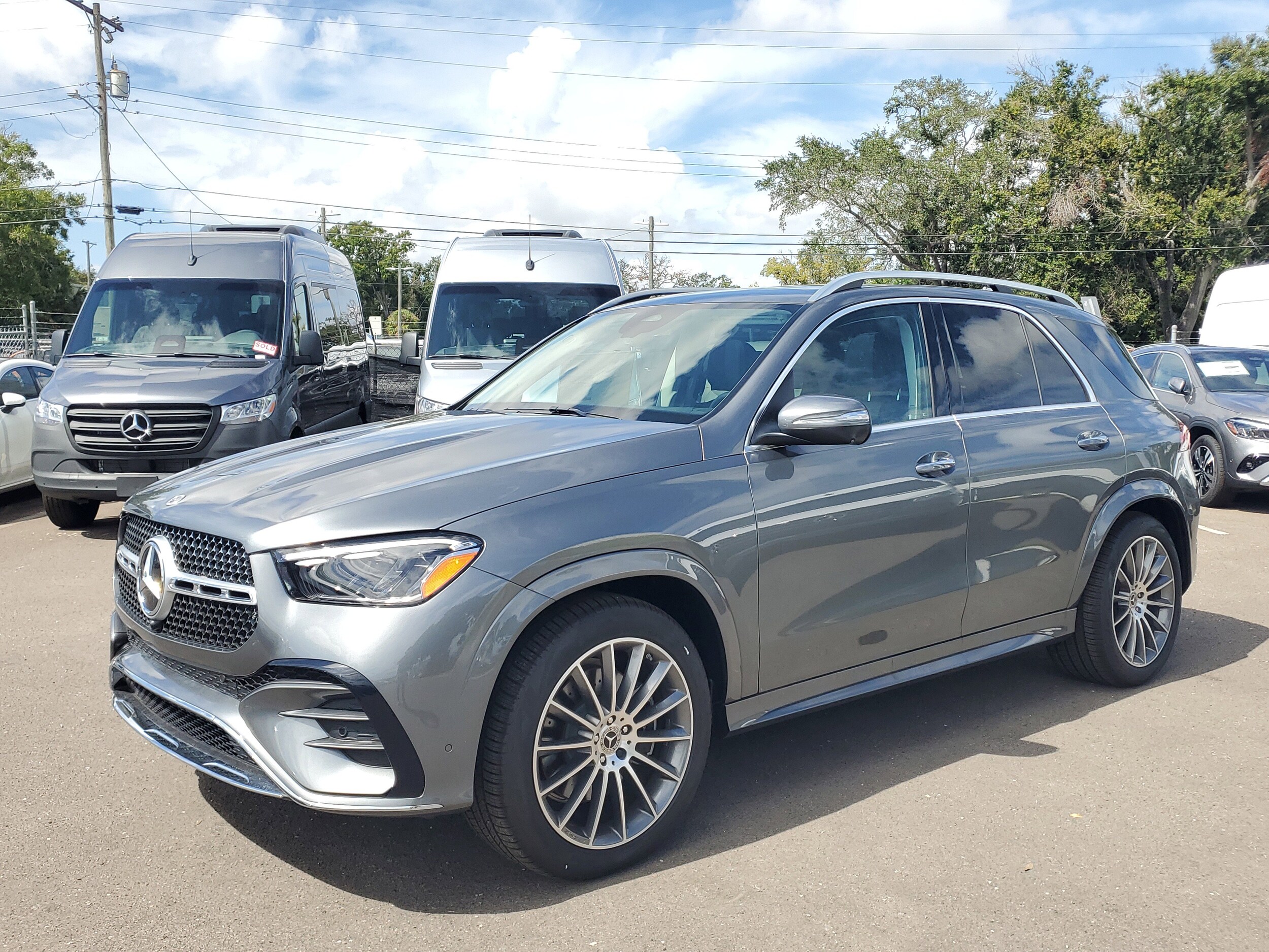 2025 Mercedes Benz GLE 350 4MATIC photo 3