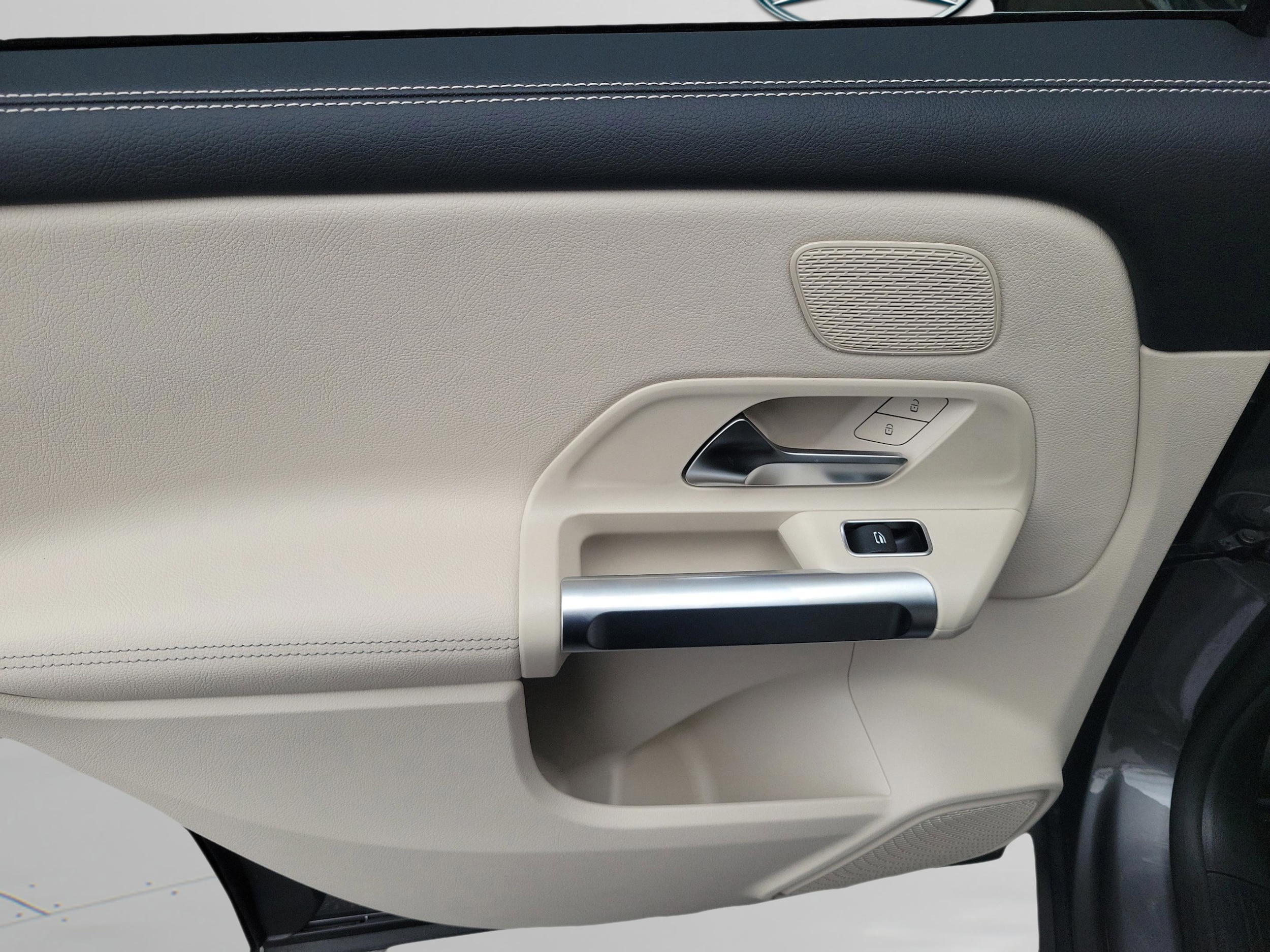 2026 Mercedes-Benz GLB GLB 250 - Photo 9
