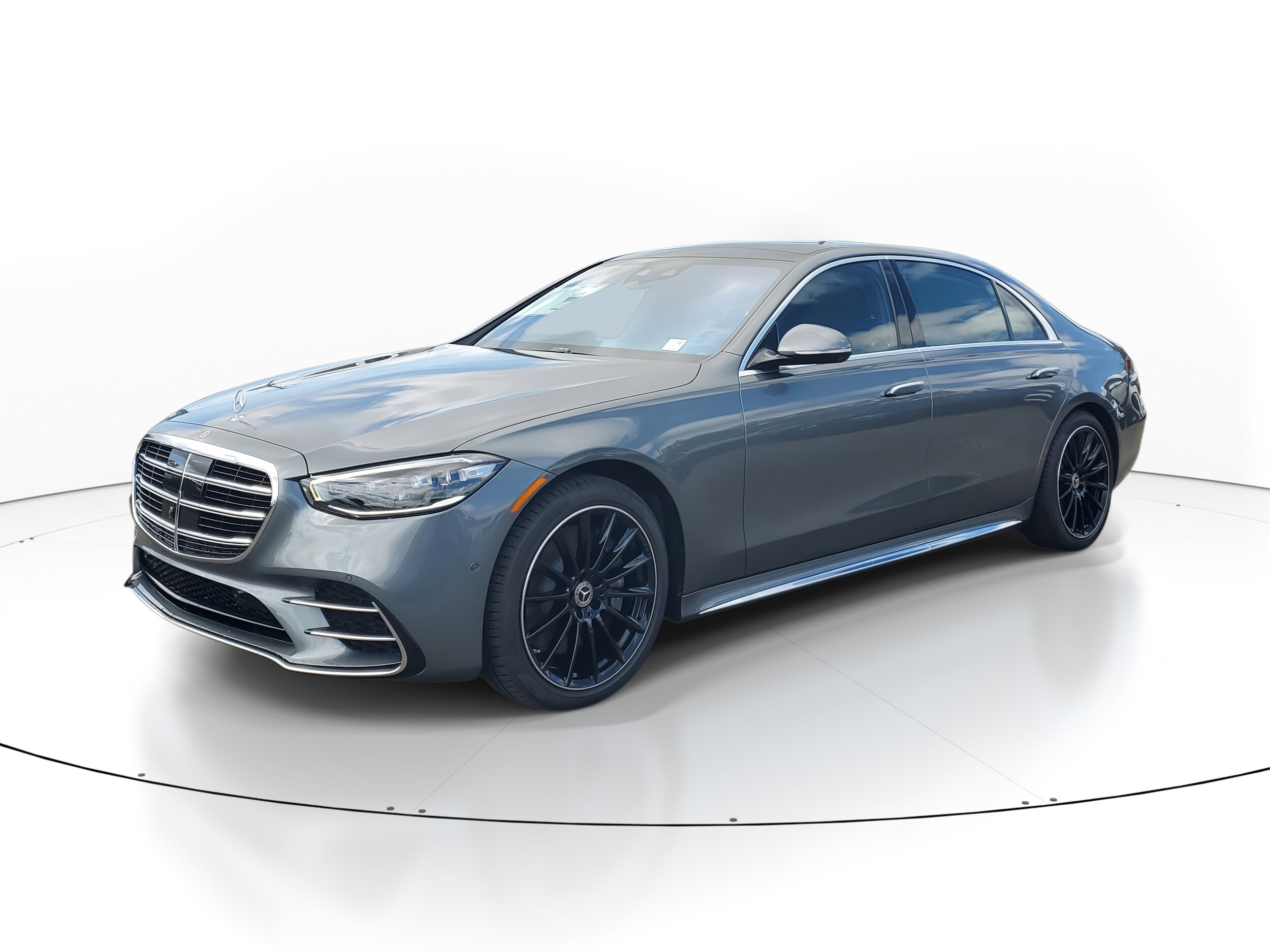 2026 Mercedes Benz S 580 4MATIC photo 2