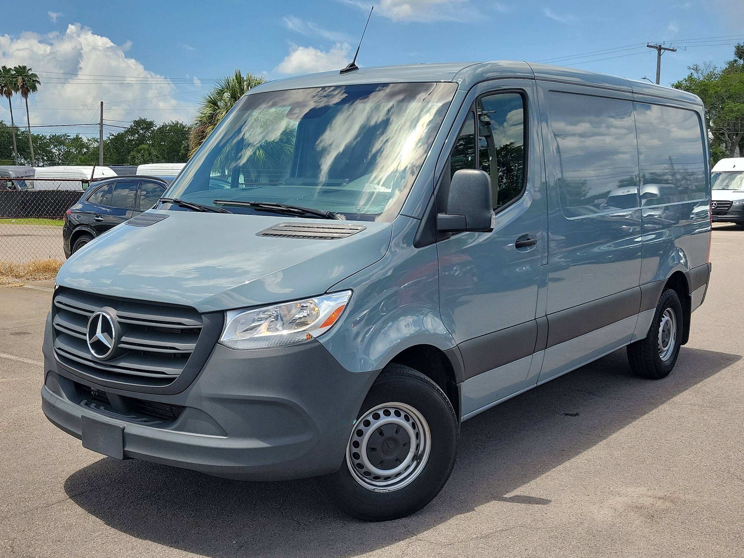 2024 Mercedes-Benz Sprinter 2500 144 WB's photo
