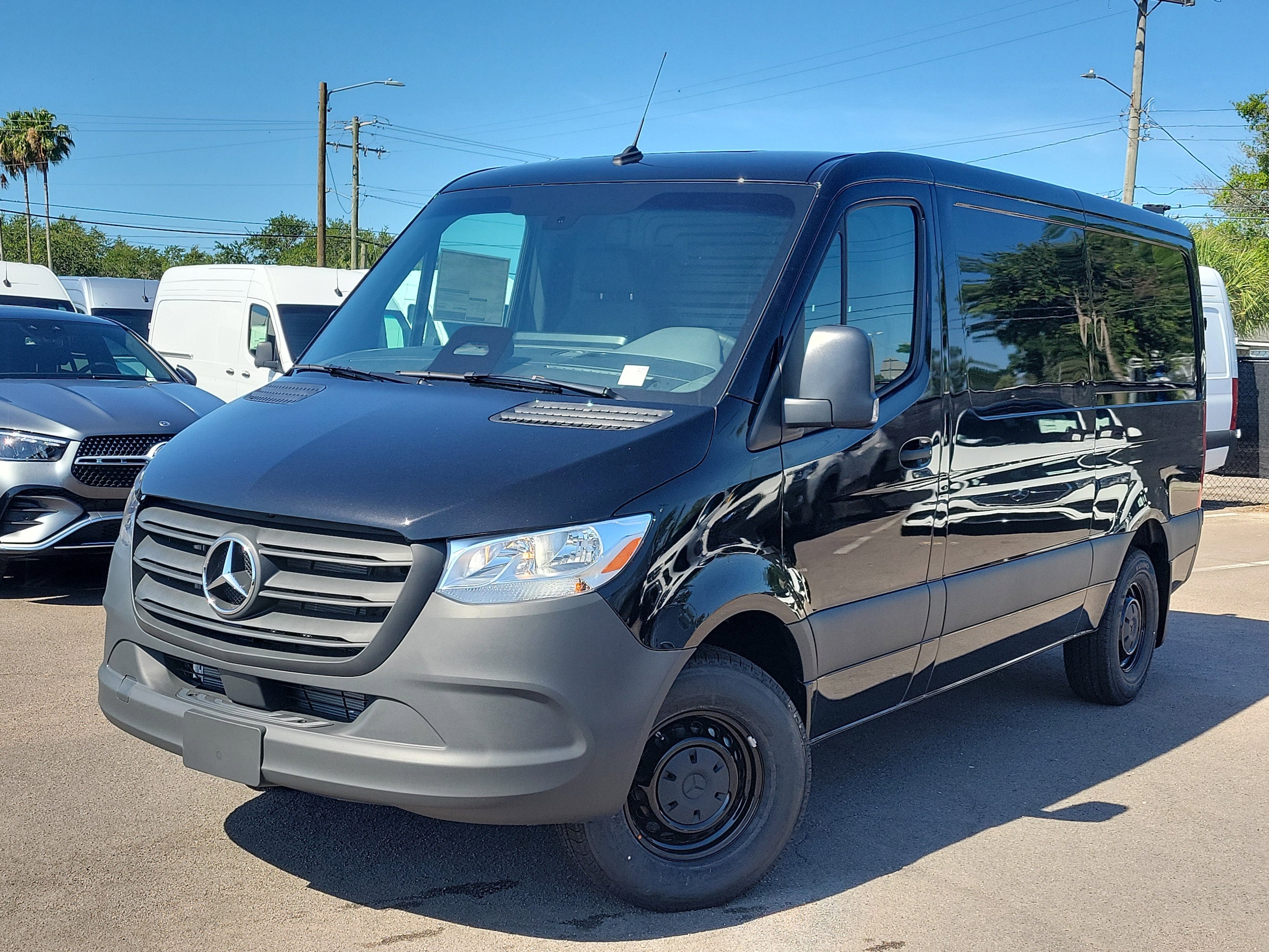 2026 Mercedes-Benz Sprinter 2500 144 WB's photo