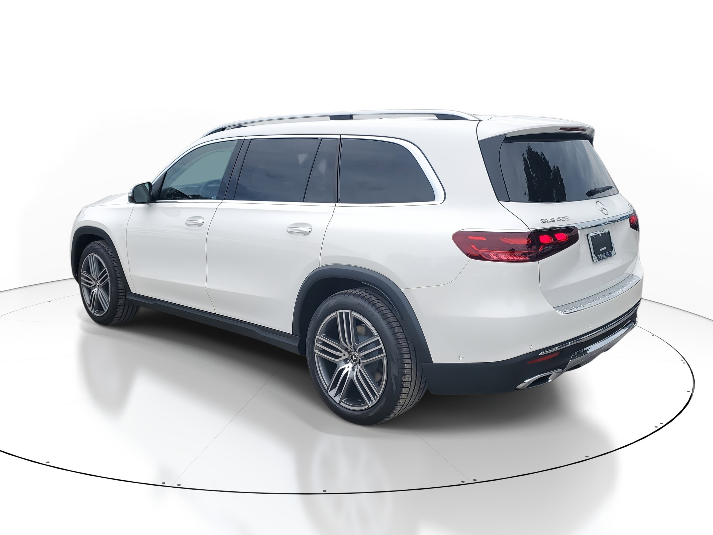 2026 Mercedes Benz GLS 450 4MATIC photo 3