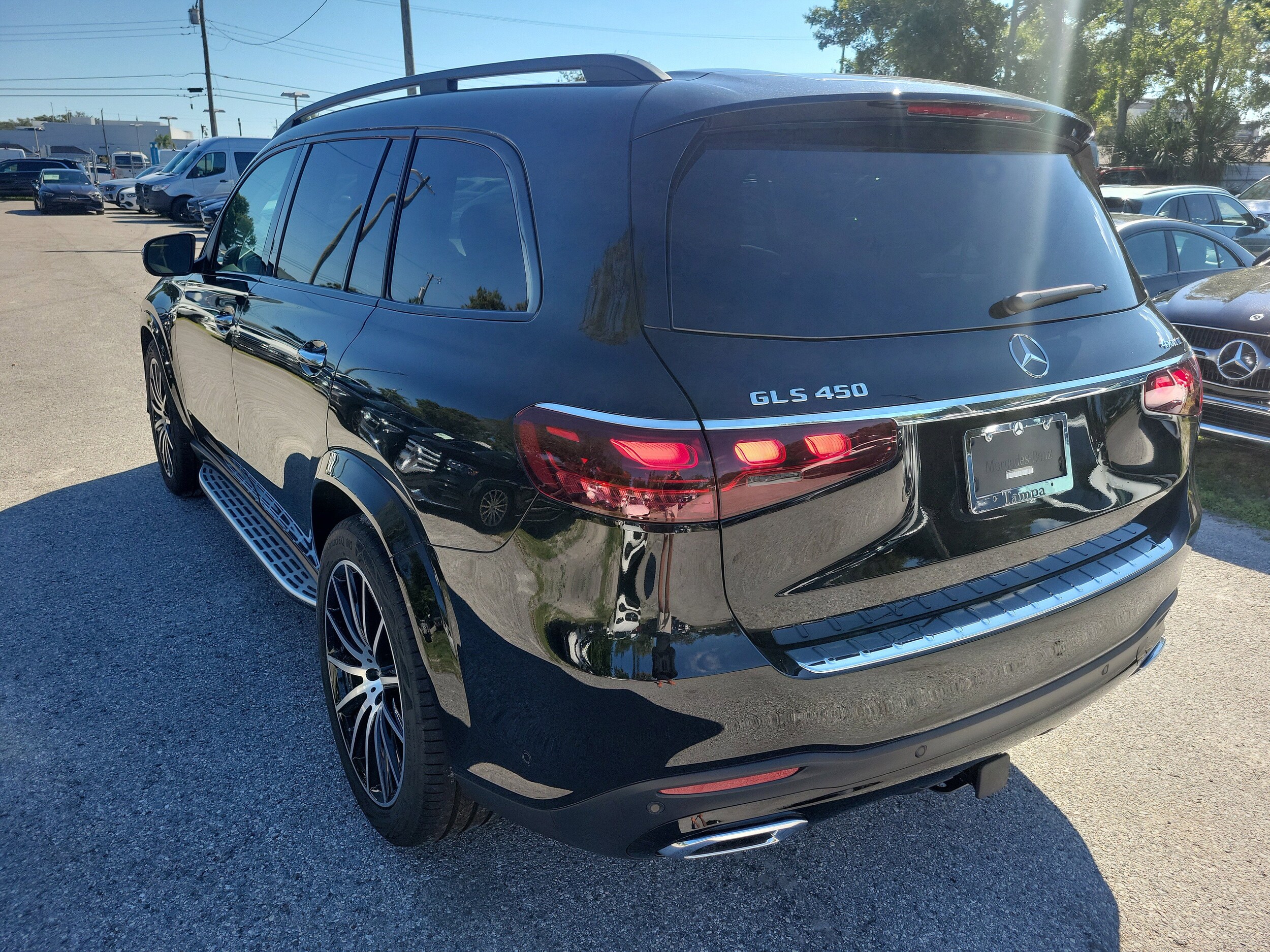 2026 Mercedes Benz GLS 450 4MATIC photo 2