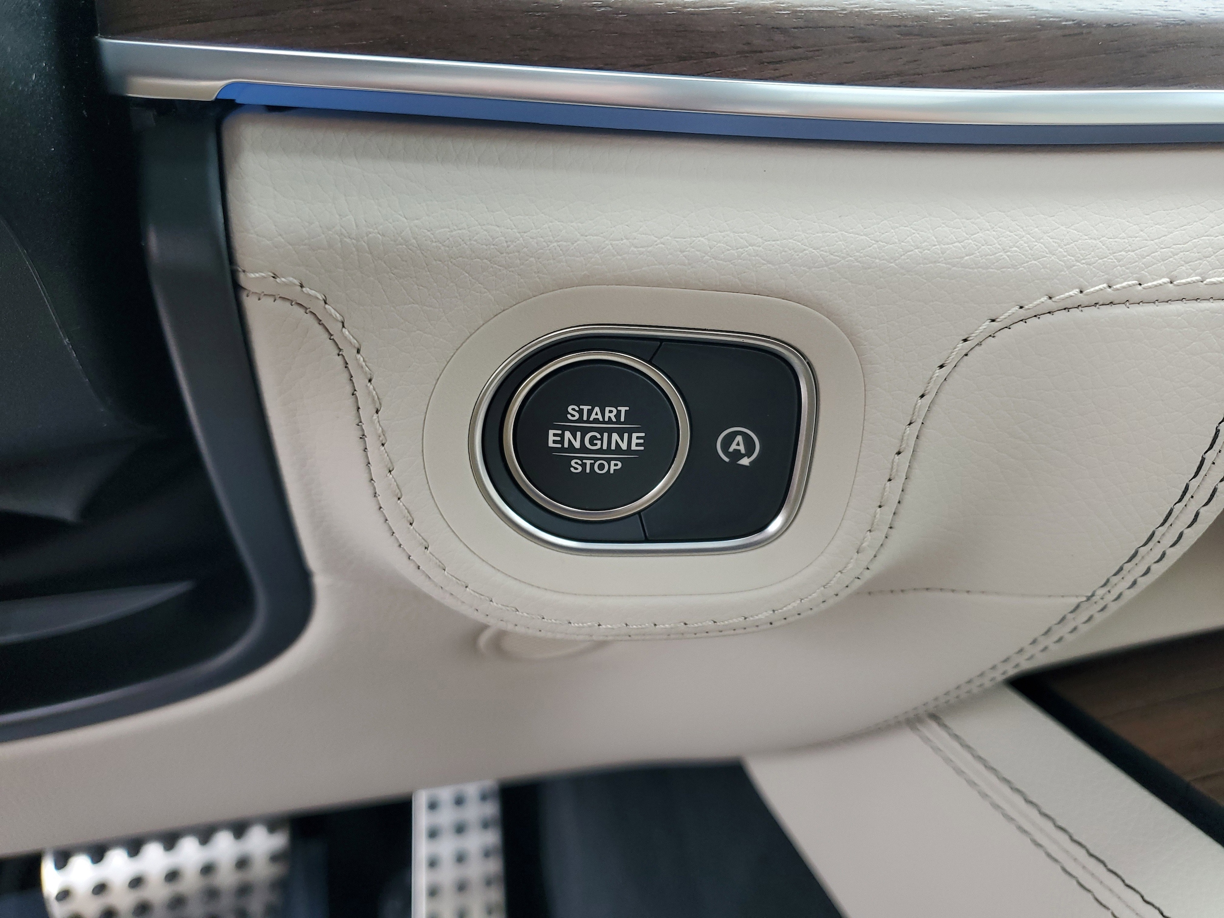 2026 Mercedes Benz GLS 580 4MATIC photo 4