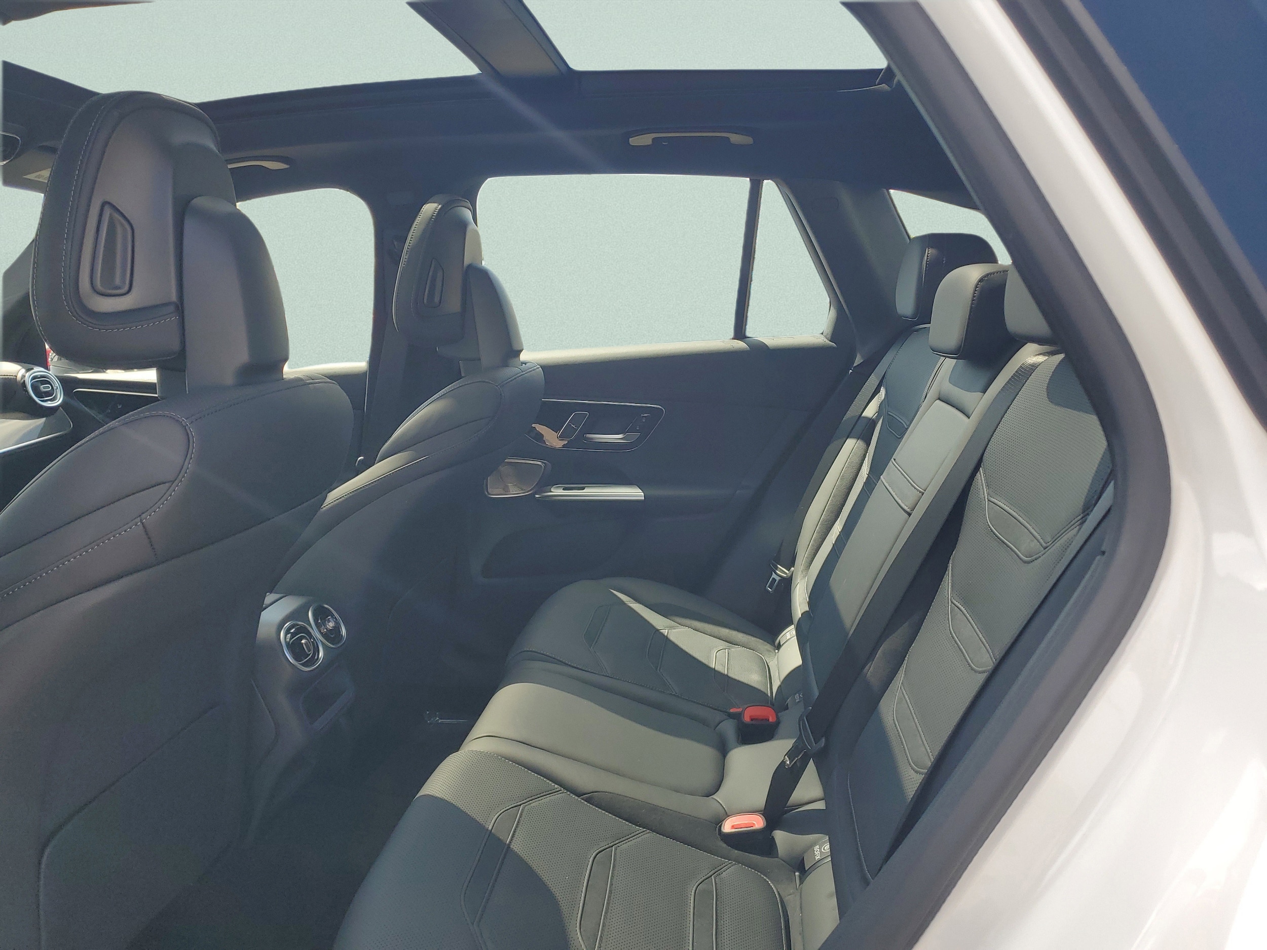 2026 Mercedes-Benz GLC AMG GLC63 S - Photo 10