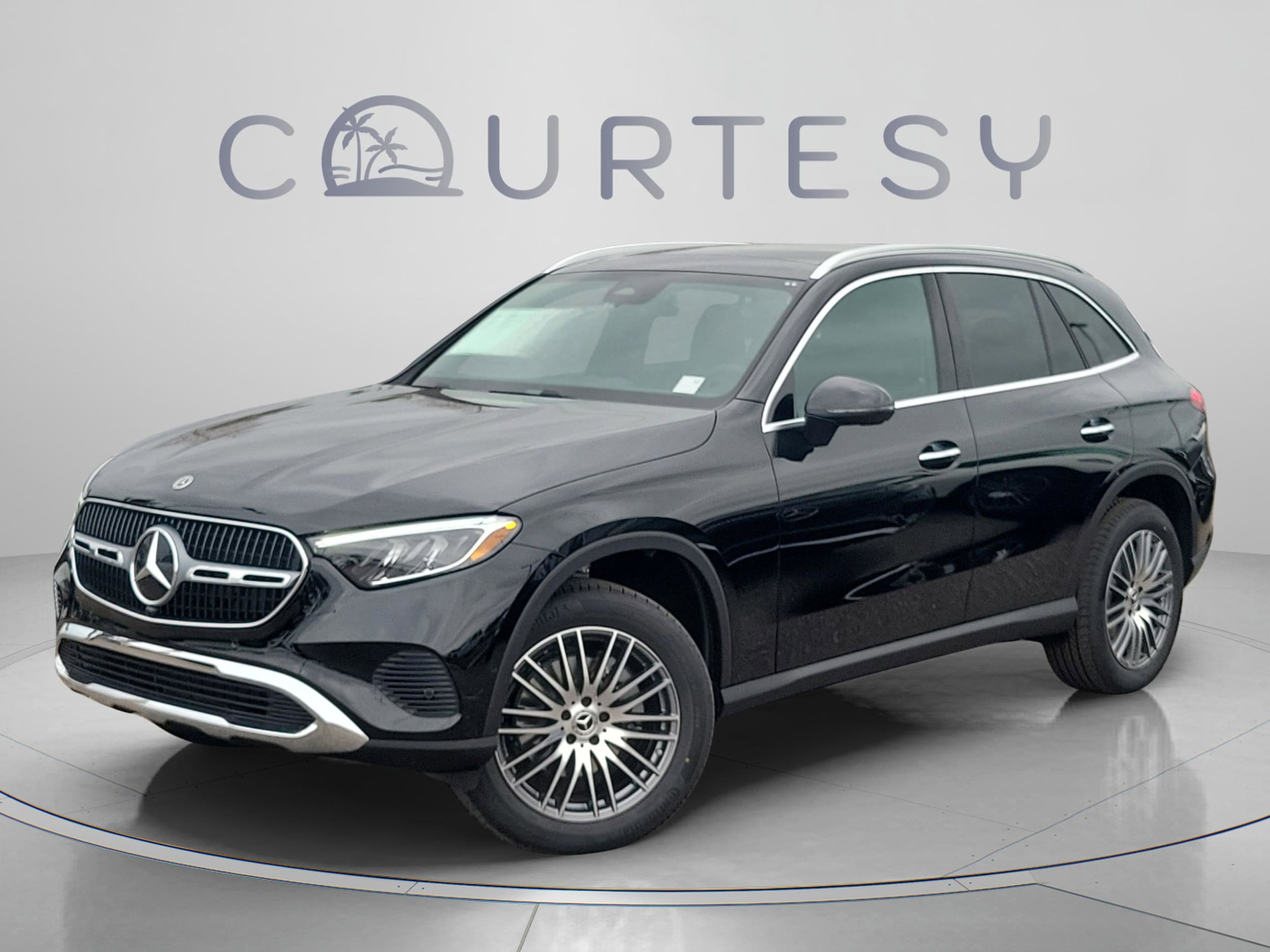 2026 Mercedes-Benz GLC GLC 300's photo