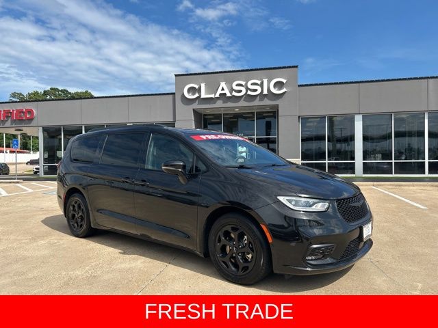 Used 2024 Chrysler Pacifica Hybrid Select