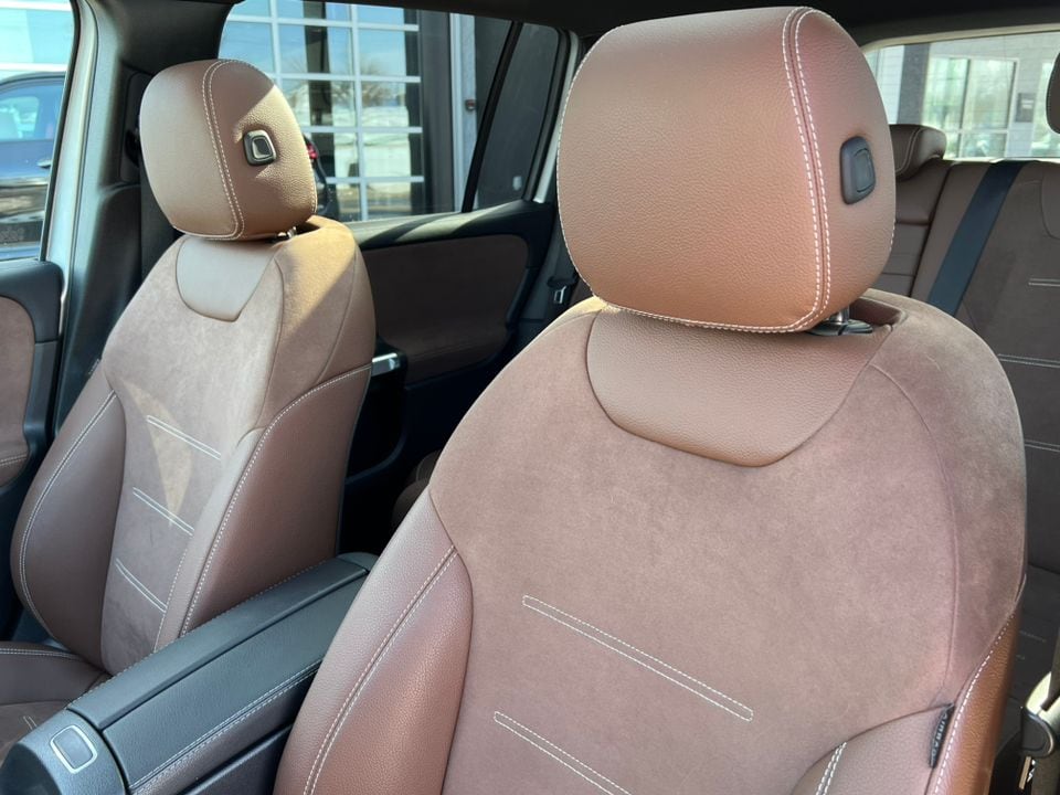 2025 Mercedes-Benz GLB Base - Photo 11