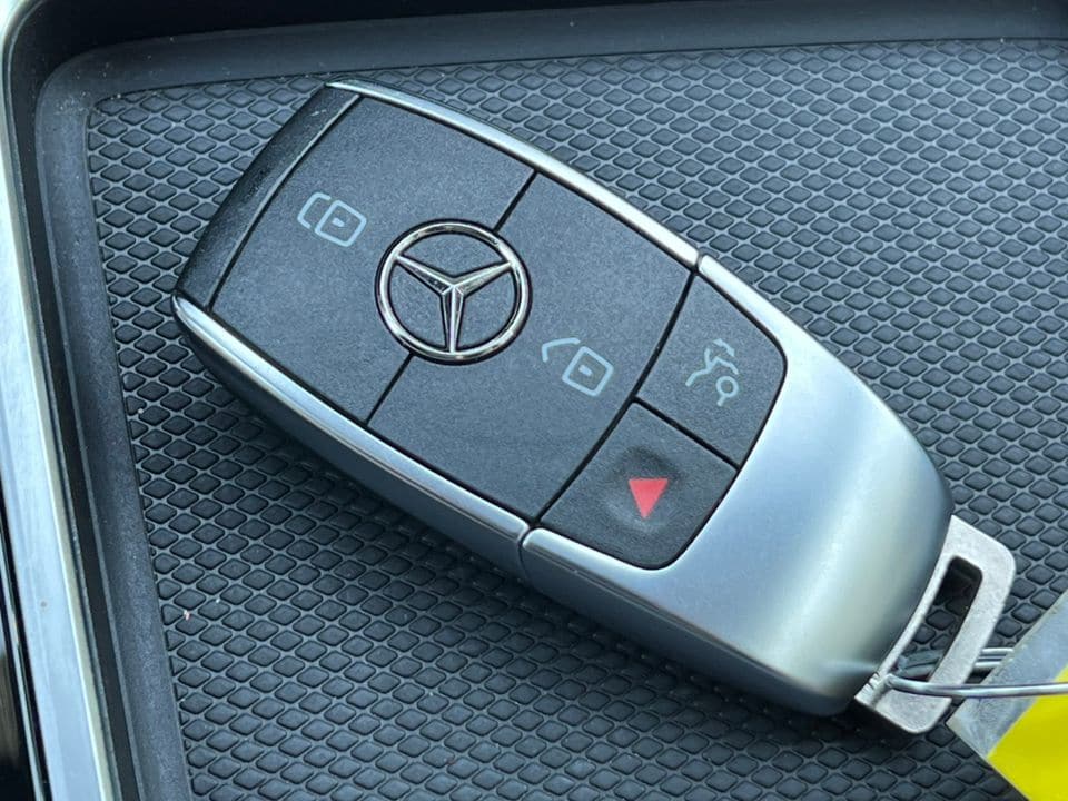 2025 Mercedes-Benz GLB Base - Photo 29